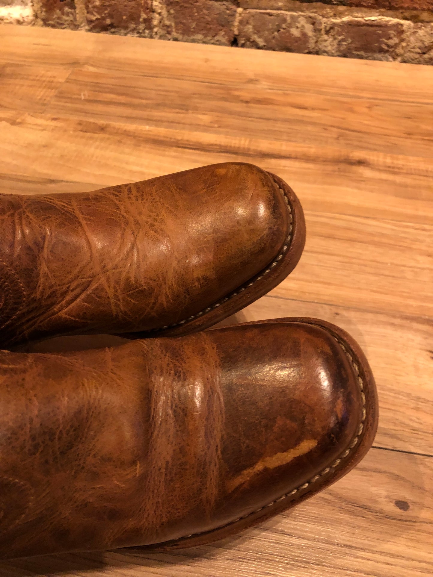 Kingspier Vintage - Vintage Frye Campus 14L boots with square toe and chunky heel, leather upper and leather soles.
Made in USA.
Size 8 Men US/ 41 EUR
Shaft height - 14”
Outer sole width - 4”
Outer sole length - 11”
Boots are in excellent condition.