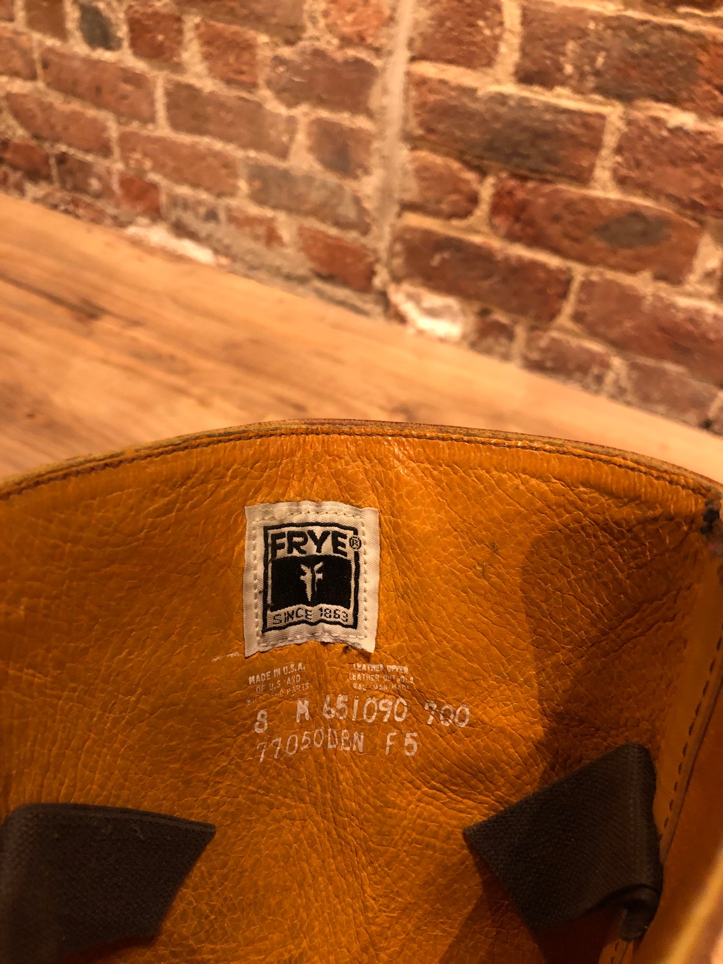Kingspier Vintage - Vintage Frye Campus 14L boots with square toe and chunky heel, leather upper and leather soles.
Made in USA.
Size 8 Men US/ 41 EUR
Shaft height - 14”
Outer sole width - 4”
Outer sole length - 11”
Boots are in excellent condition.
