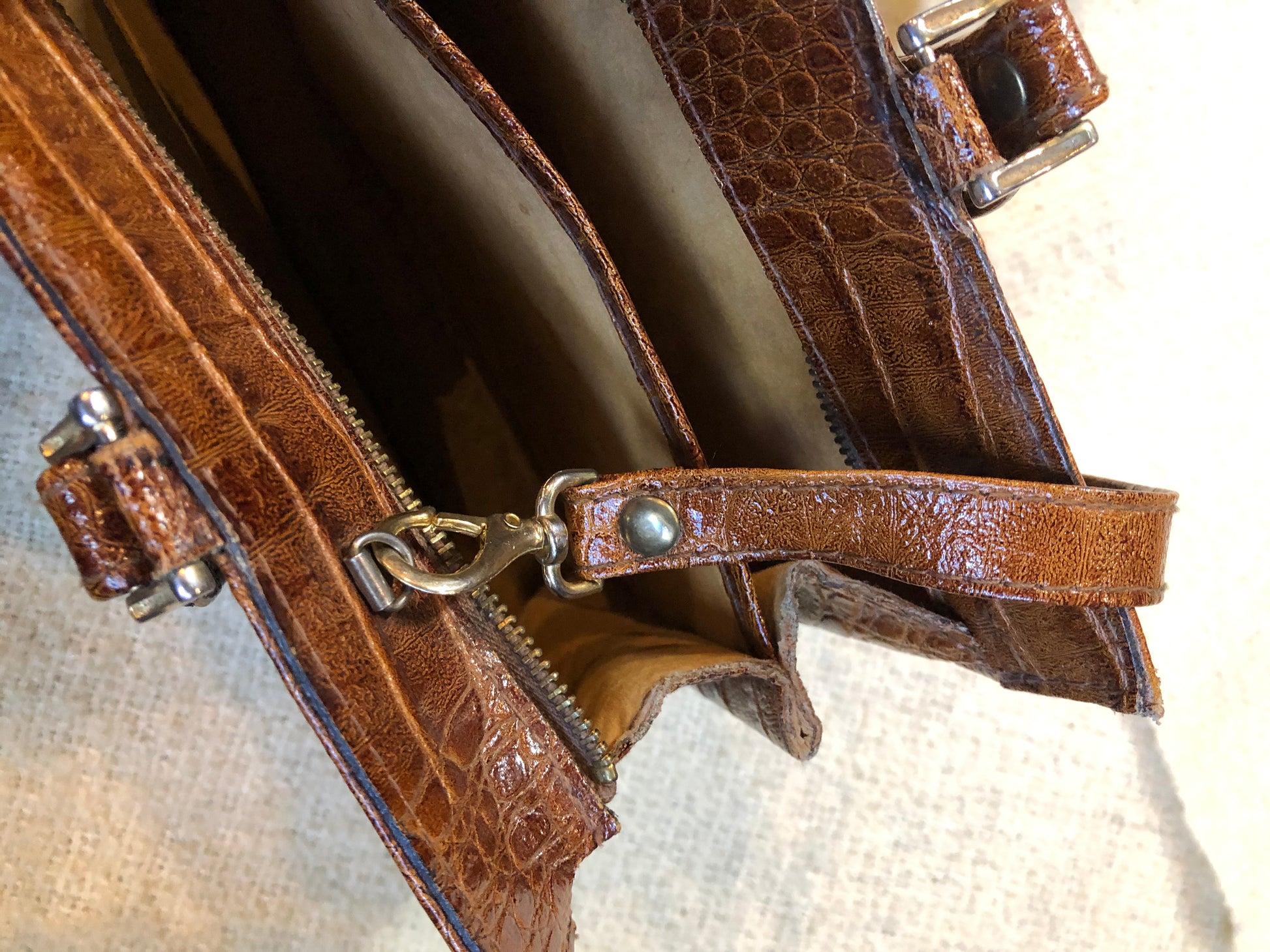 Kingspier Vintage - Vintage Veneto reptile skin satchel with front pocket, removable shoulder strap and two large inside compartments. Made in Italy.
Length - 14”
Width - 3.5”
Height - 9”
Strap - 33”
This purse is in excellent condition.