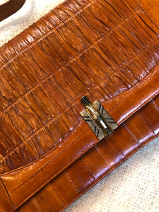 Kingspier Vintage - Vintage satchel in very soft caramel colour leather with gathered leather details, a unique front clasp, brass hardware and three inside compartments. 

Length - 12”
Width - 1”
Height - 7.5”
Strap - 30.5”

This purse is in excellent condition.