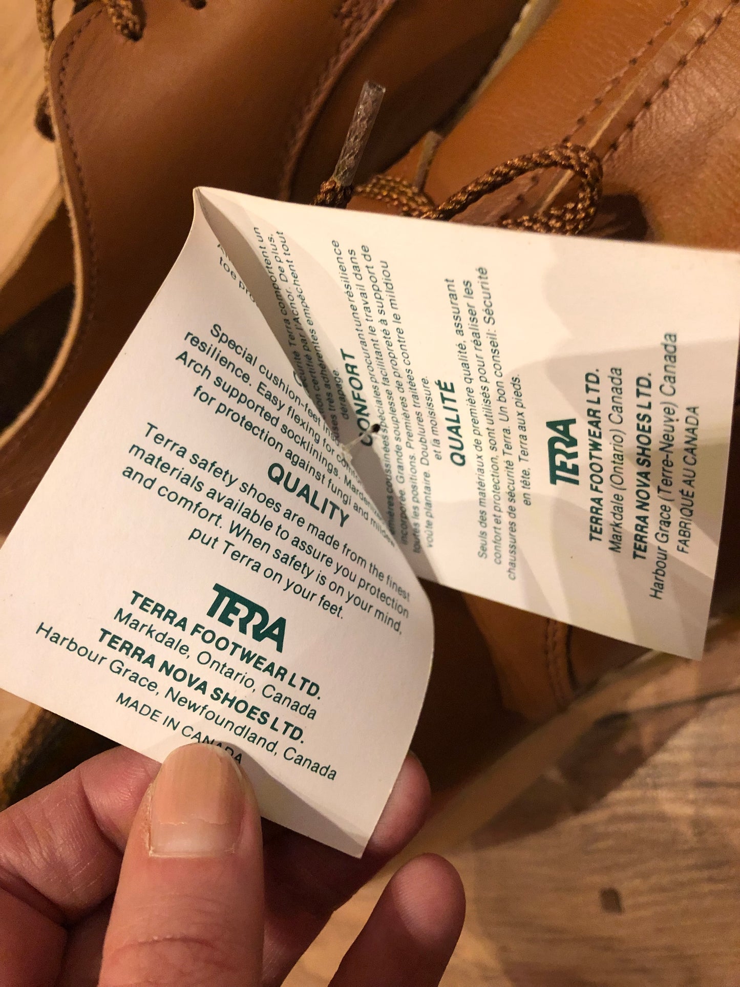 Kingspier vintage - Vintage deadstock Terra safety footwear with leather upper, steel tie, and cushioned sole.
Made in Canada.
Size US Mens 9E, EUR 42