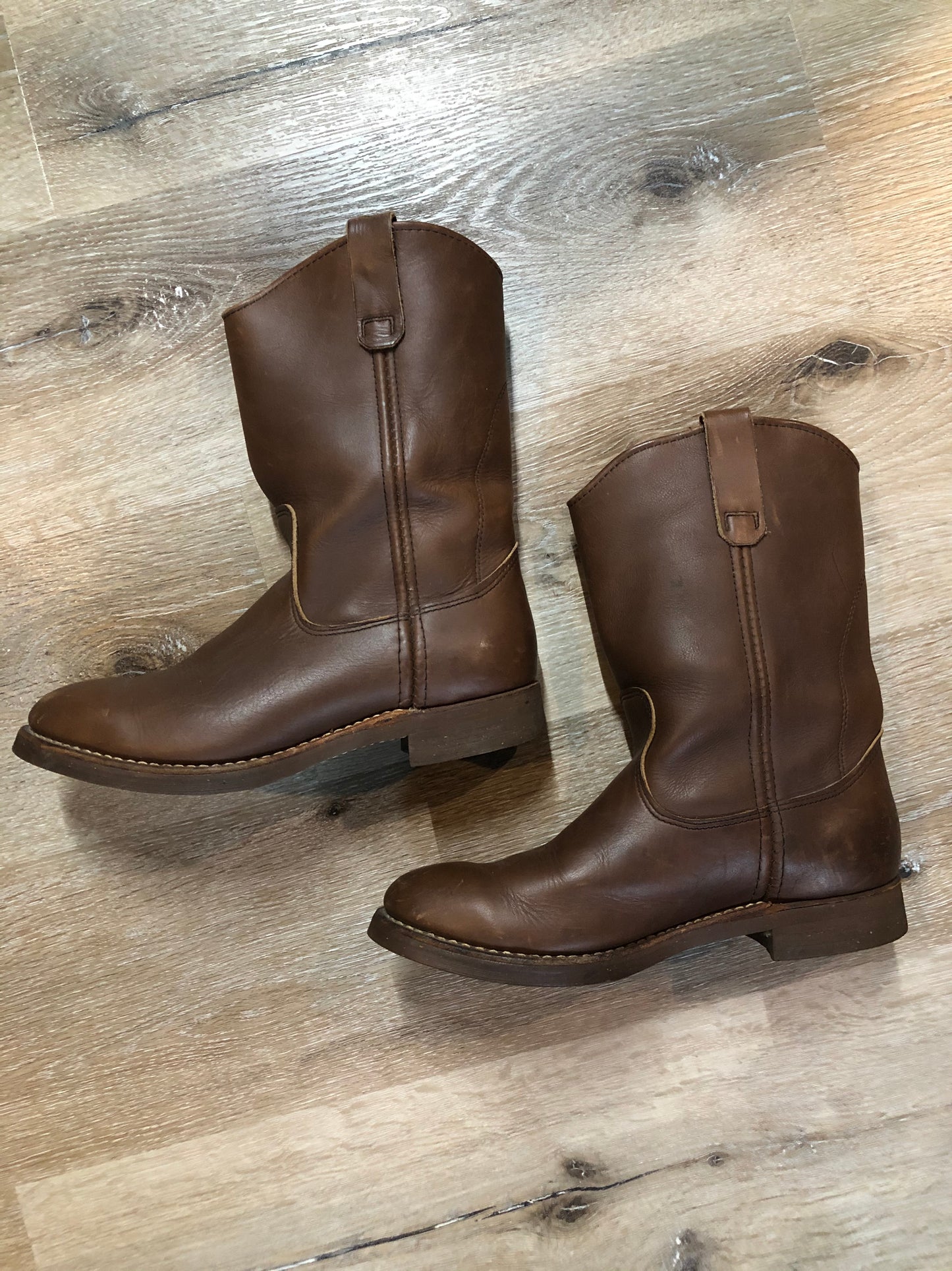 Kingspier Vintage - Red Wing Pecos pull on western style boot in brown smooth leather with suede lining. Size US women’s 9/ men’s 7