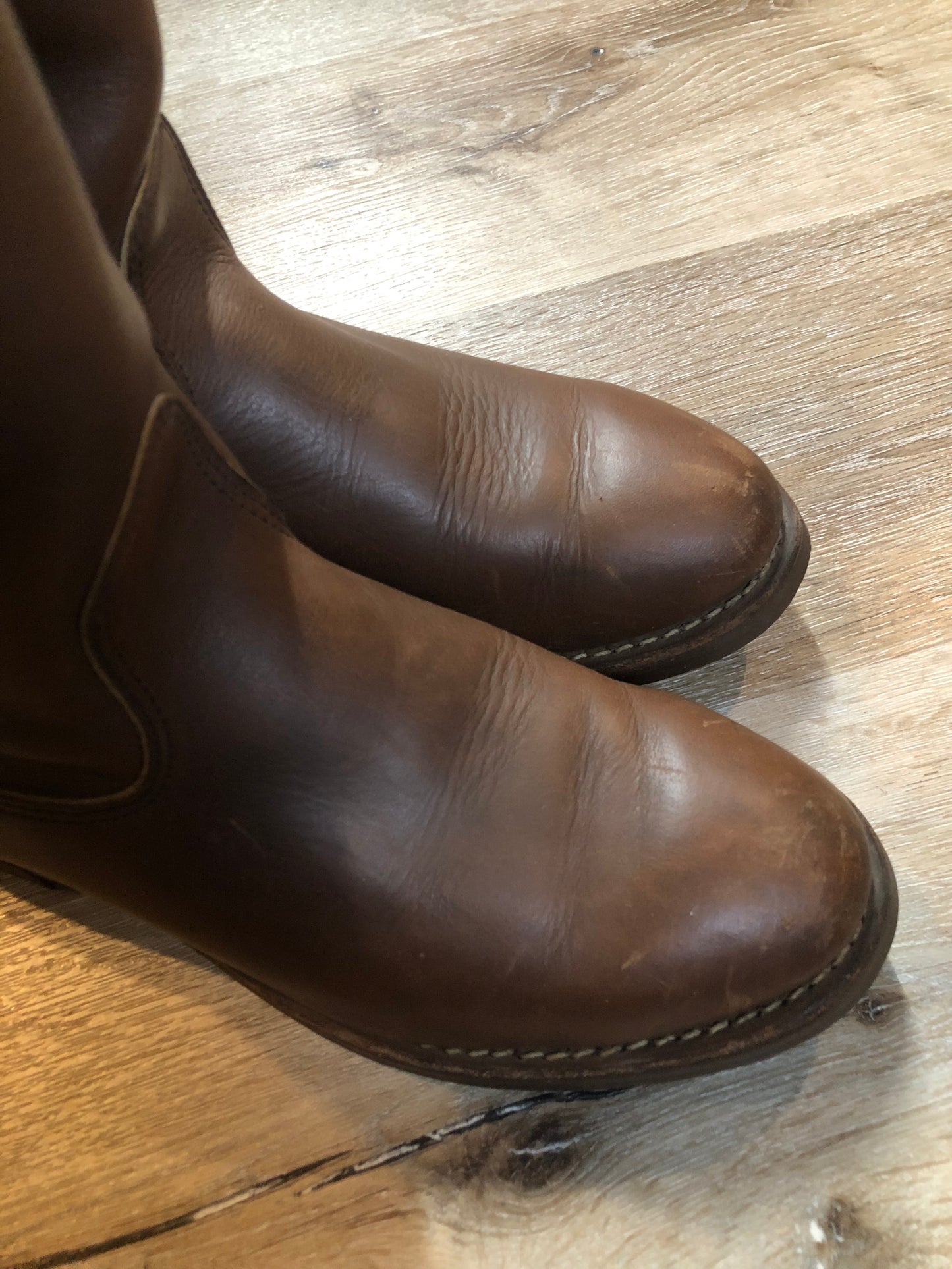Kingspier Vintage - Red Wing Pecos pull on western style boot in brown smooth leather with suede lining. Size US women’s 9/ men’s 7