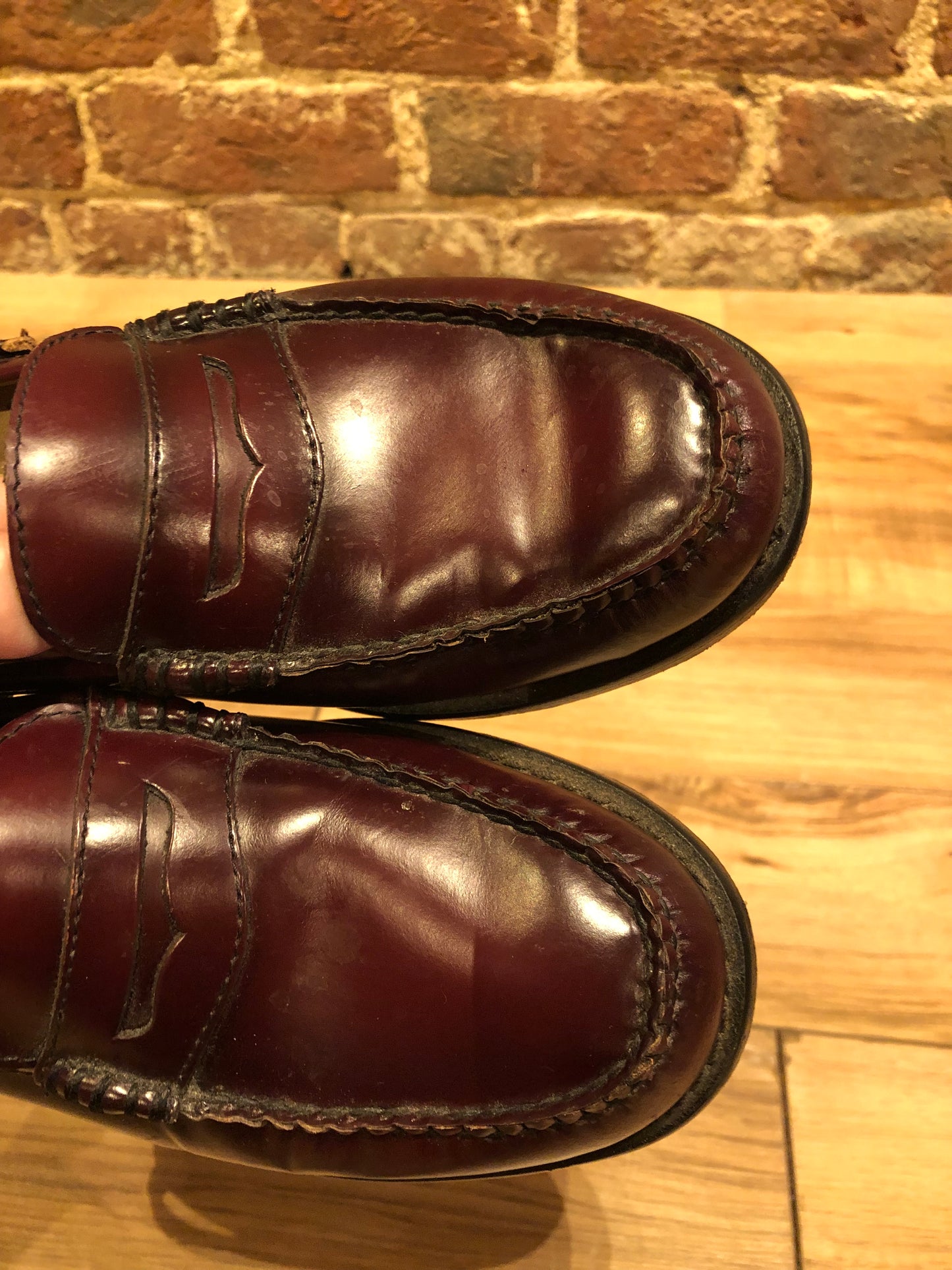 Kingspier vintage - Vintage Weejuns G.H. Bass and Co Burgundy Slingback Loafers with handmade leather soles.
Made in El Salvado
Size US 7 Womens, EUR 38