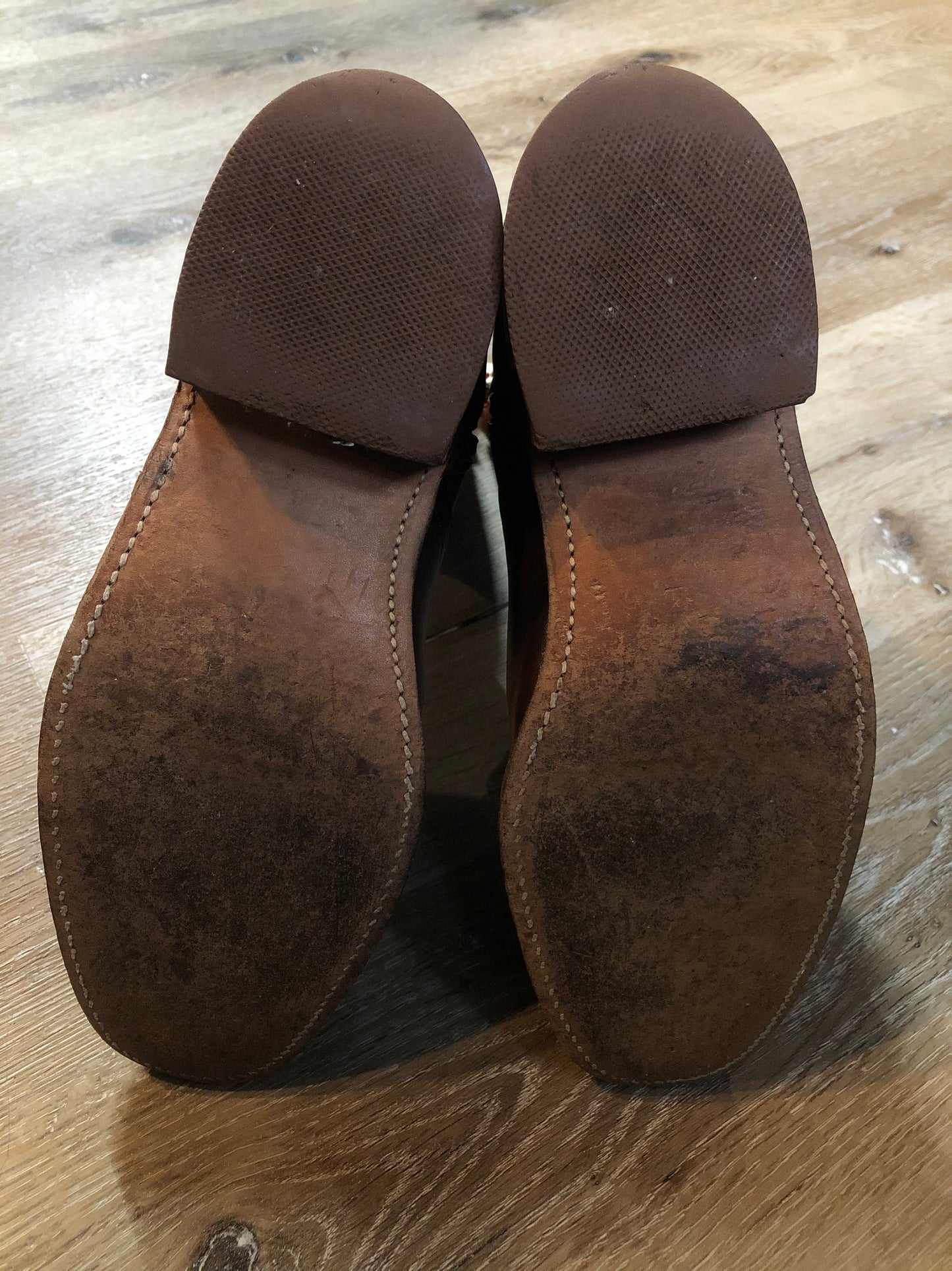 Kingspier Vintage - Vintage Frye inside zip boot with leather lining and leather soles made in the USA.
Size US men’s 8.5
The leather uppers are in great condition with some minor wear all over.