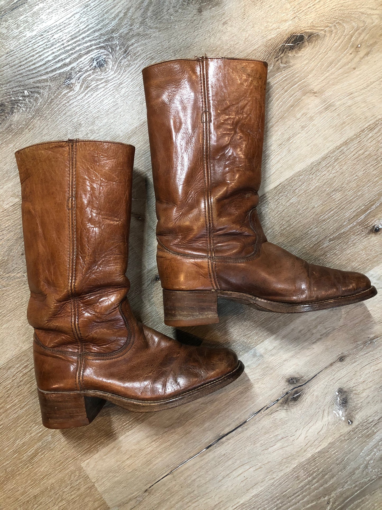 Kingspier Vintage - The iconic Campus pull on tall boot with stacked heel and chunky toe, leather soles and lining. Made in USA.
Size 8.5 men’s 10 women’s