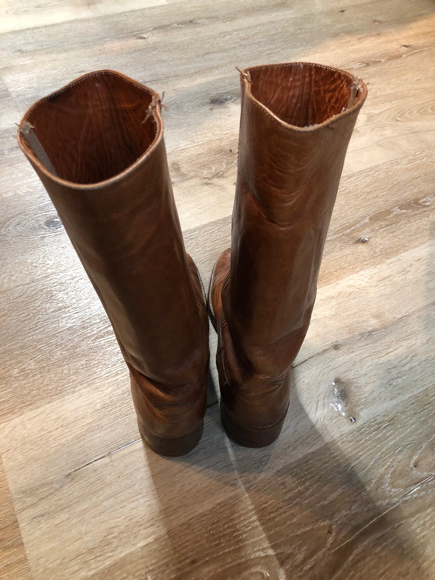 Kingspier Vintage - The iconic Campus pull on tall boot with stacked heel and chunky toe, leather soles and lining. Made in USA.
Size 8.5 men’s 10 women’s