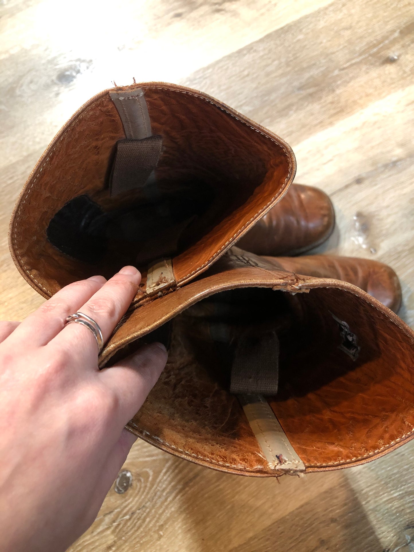 Kingspier Vintage - The iconic Campus pull on tall boot with stacked heel and chunky toe, leather soles and lining. Made in USA.
Size 8.5 men’s 10 women’s