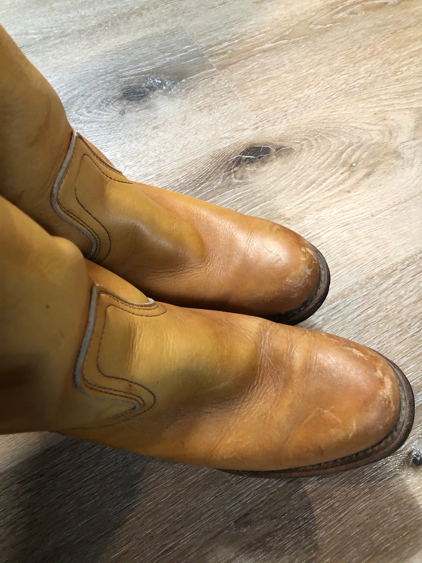 Kingspier Vintage - Vintage Frye knee high tan leather boots with leather lining. Made in the USA.
Size 7.5 women’s