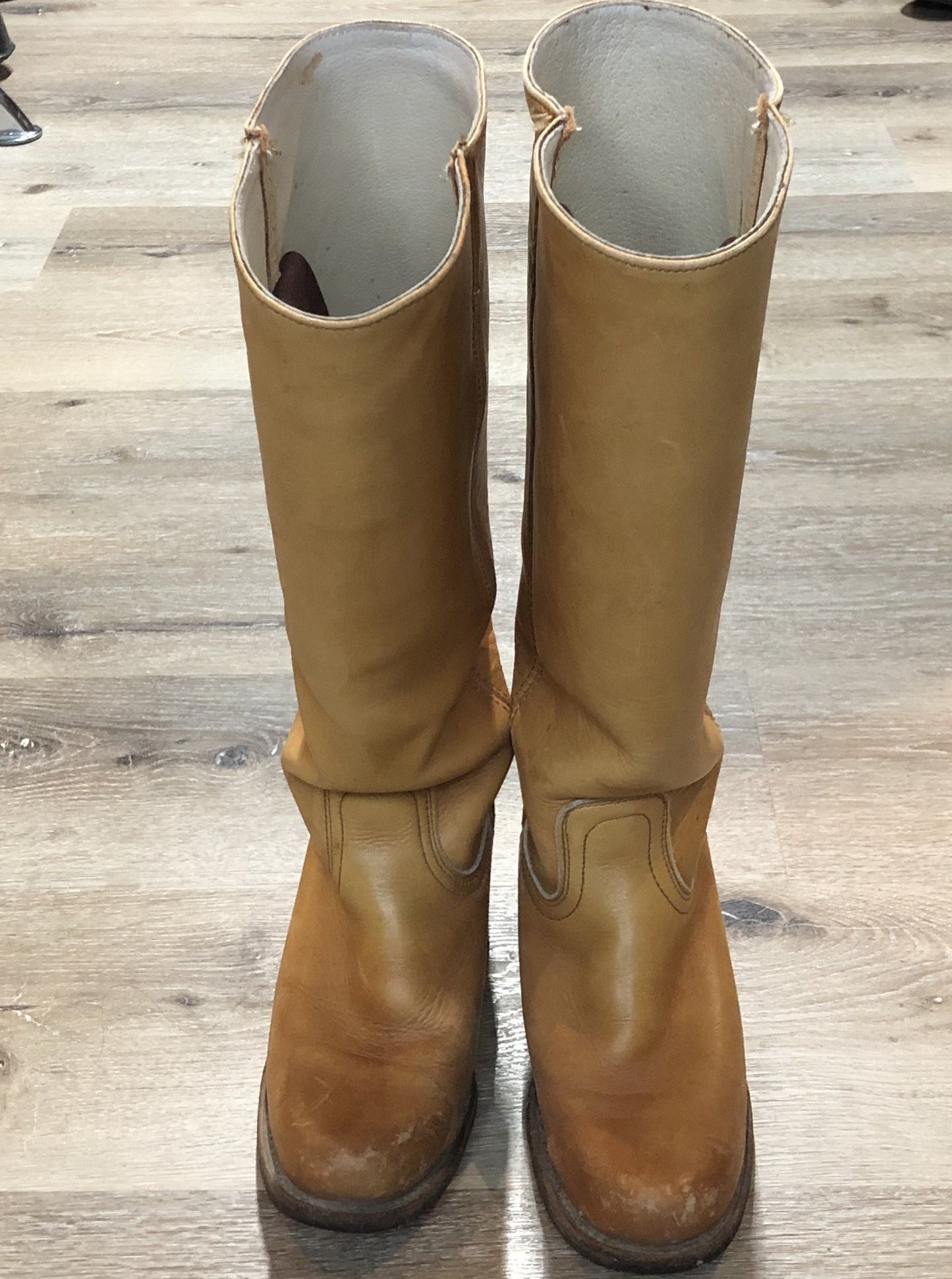 Kingspier Vintage - Vintage Frye knee high tan leather boots with leather lining. Made in the USA.
Size 7.5 women’s