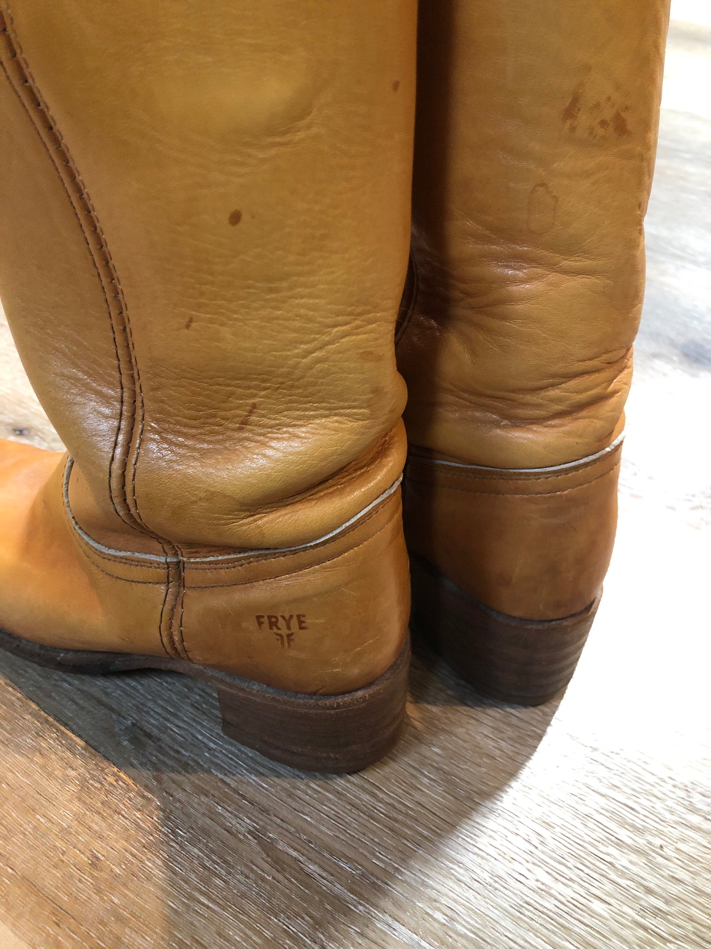 Kingspier Vintage - Vintage Frye knee high tan leather boots with leather lining. Made in the USA.
Size 7.5 women’s