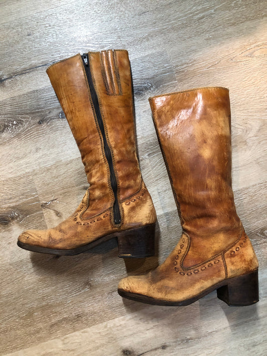 Kingspier Vintage - Vintage Distressed tall leather boot with leather stitching detail.
Size 9 women’s