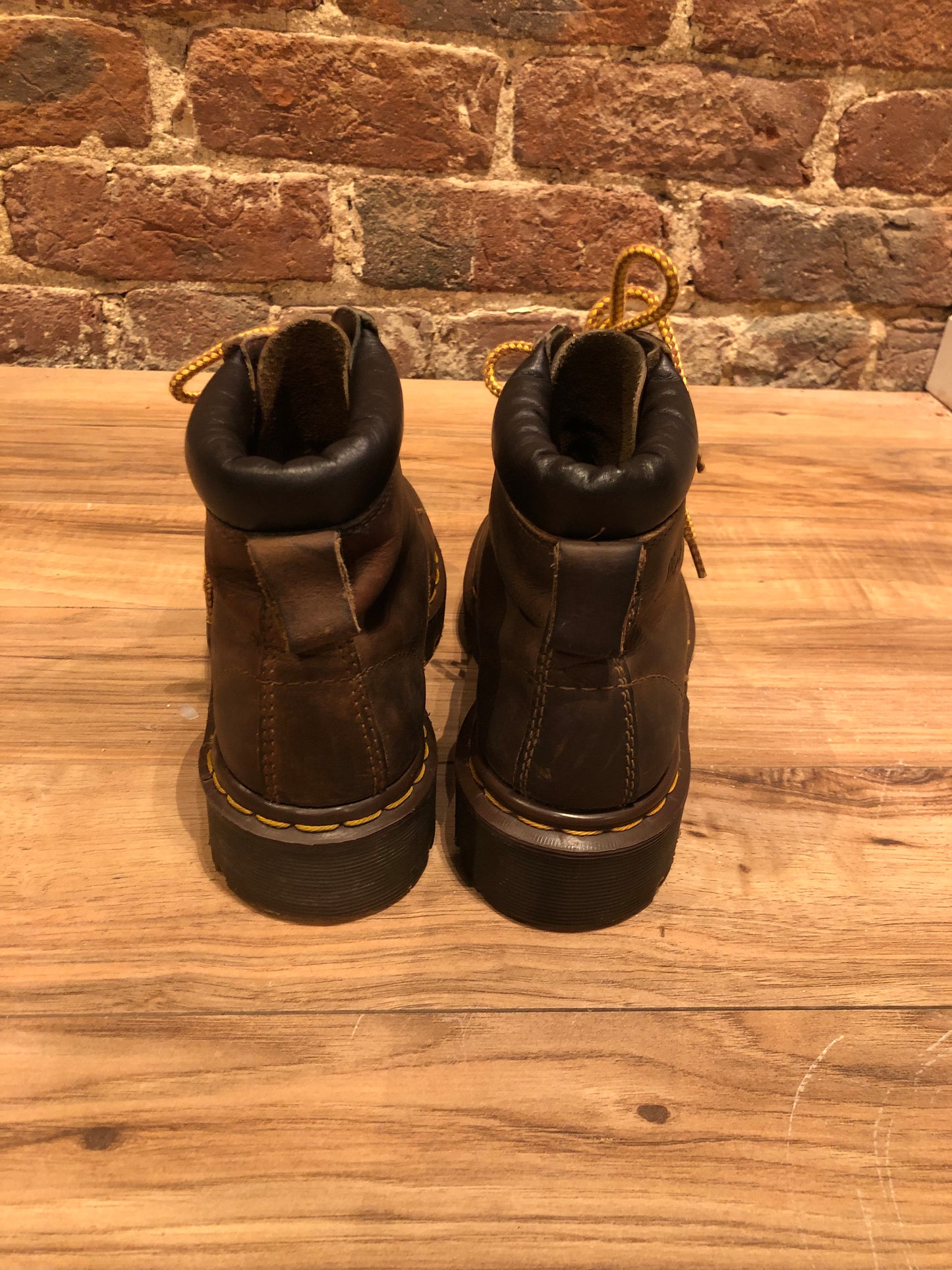 Kingspier Vintage - Doc Martens 6 eyelet lace up boot with cushioned collar and iconic airwair sole.
Made in England.
Size 6 Womens US/ 37 EUR
Boots are in excellent condition.
