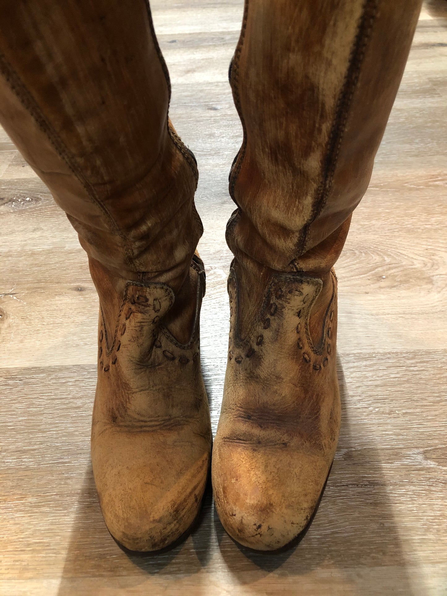 Kingspier Vintage - Vintage Distressed tall leather boot with leather stitching detail.
Size 9 women’s