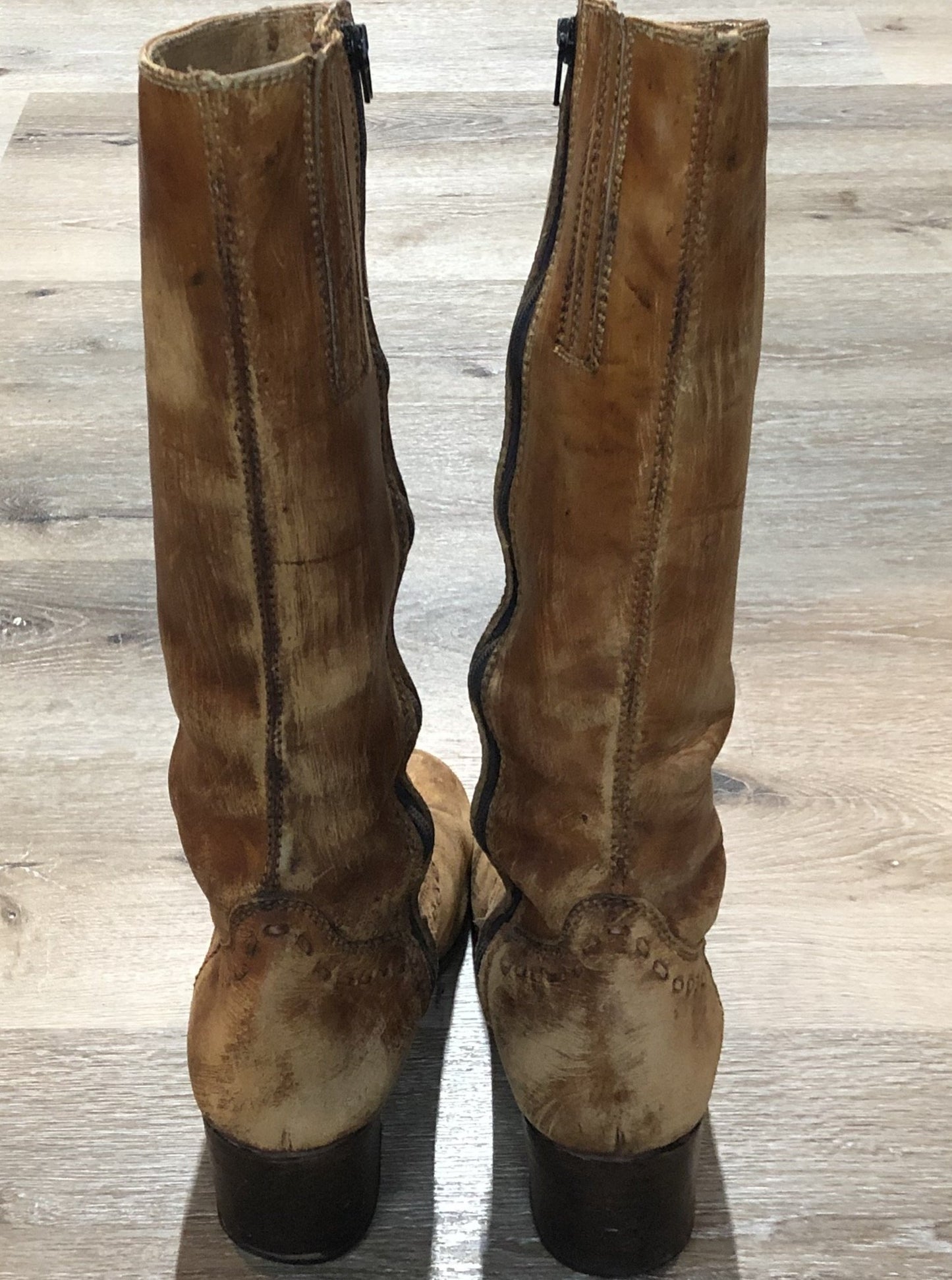 Kingspier Vintage - Vintage Distressed tall leather boot with leather stitching detail.
Size 9 women’s