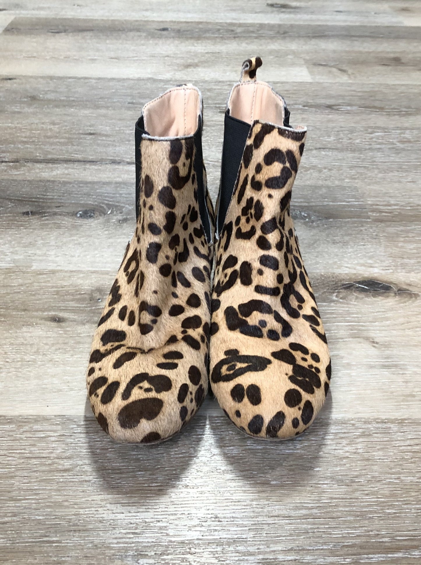 Kingspier Vintage - Marais USA cheetah print chelsea style ankle boot with cow hide upper.
Size 7.5 women’s