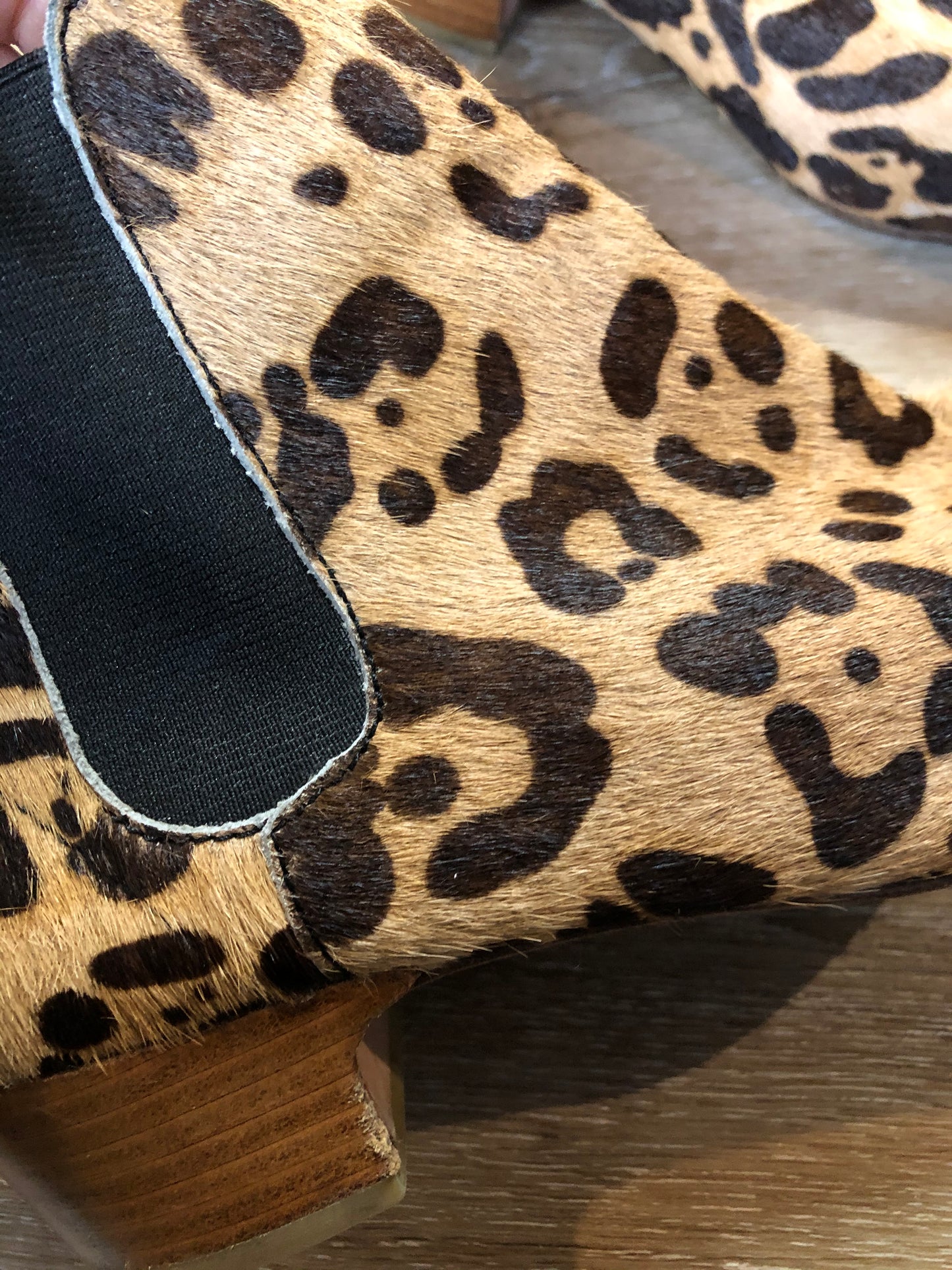 Kingspier Vintage - Marais USA cheetah print chelsea style ankle boot with cow hide upper.
Size 7.5 women’s