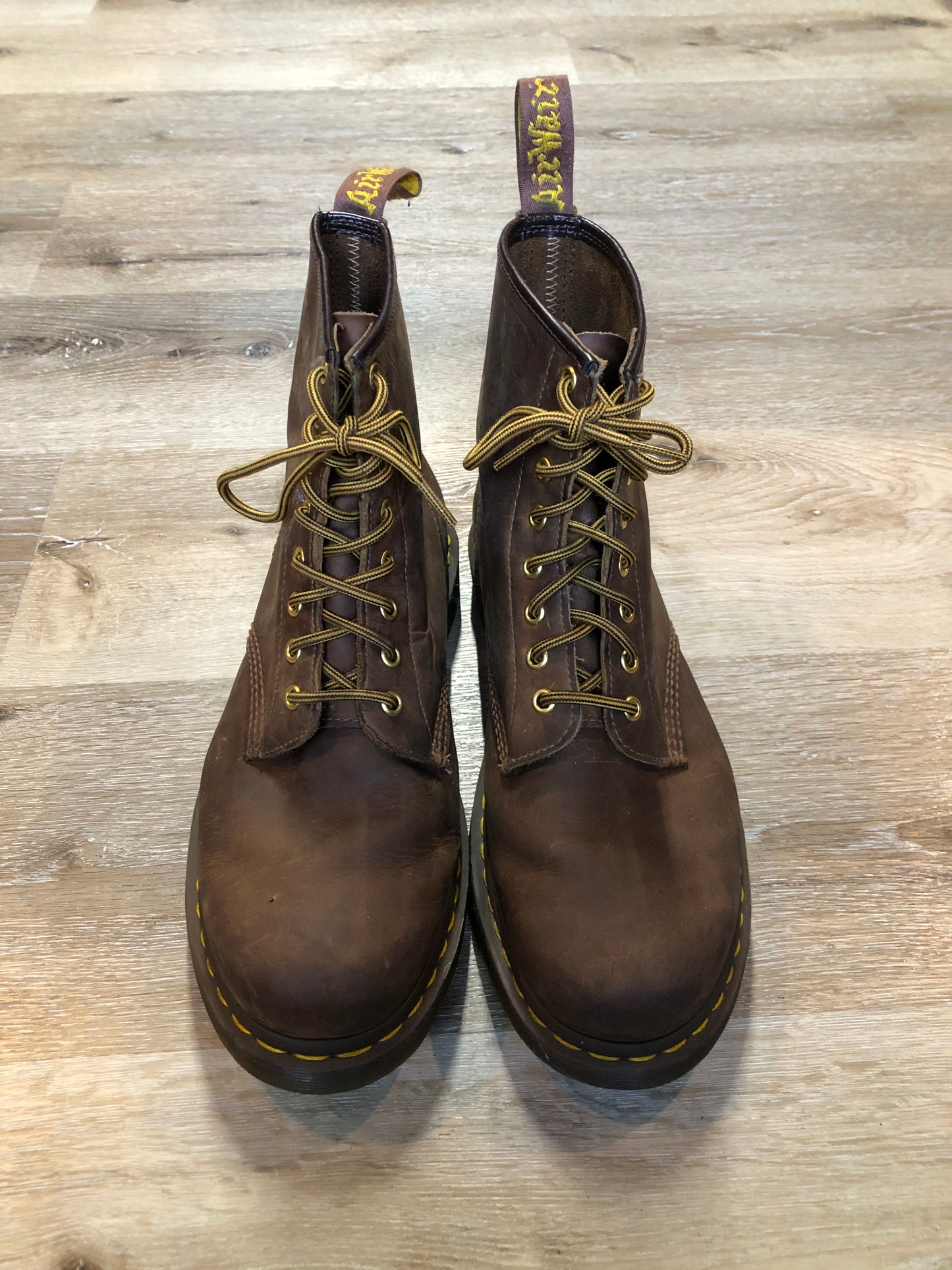 Kingspier Vintage - Doc Martens 1460 Original 8 eyelet boot in brown nubuck with smooth leather upper and iconic airwair sole.
Size 10 men’s