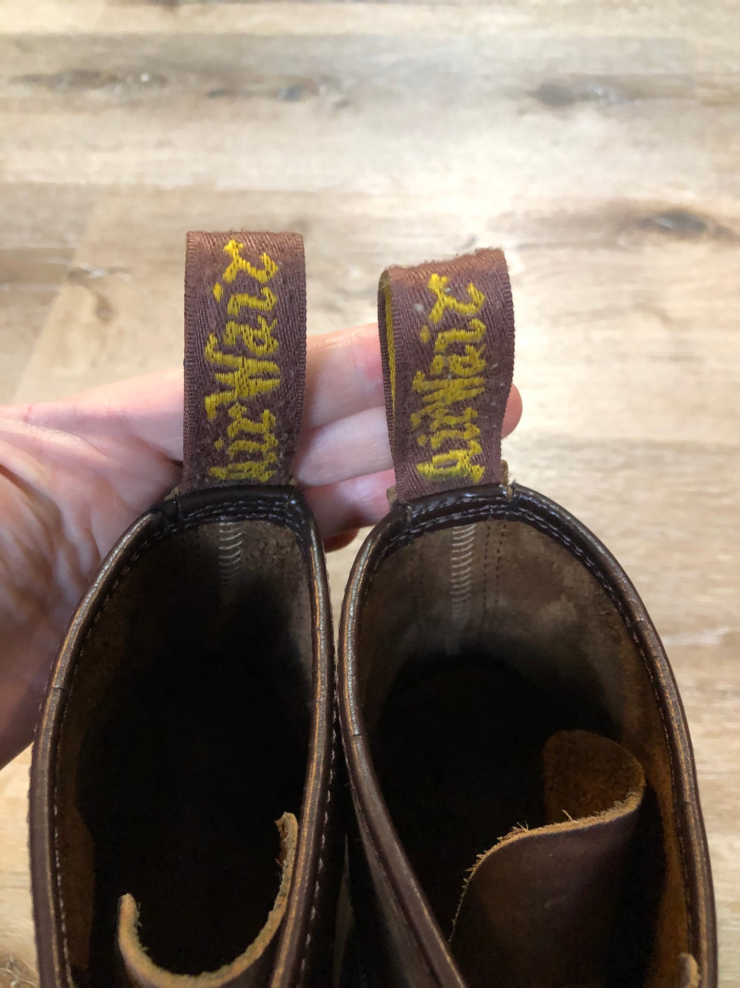 Kingspier Vintage - Doc Martens 1460 Original 8 eyelet boot in brown nubuck with smooth leather upper and iconic airwair sole.
Size 10 men’s
