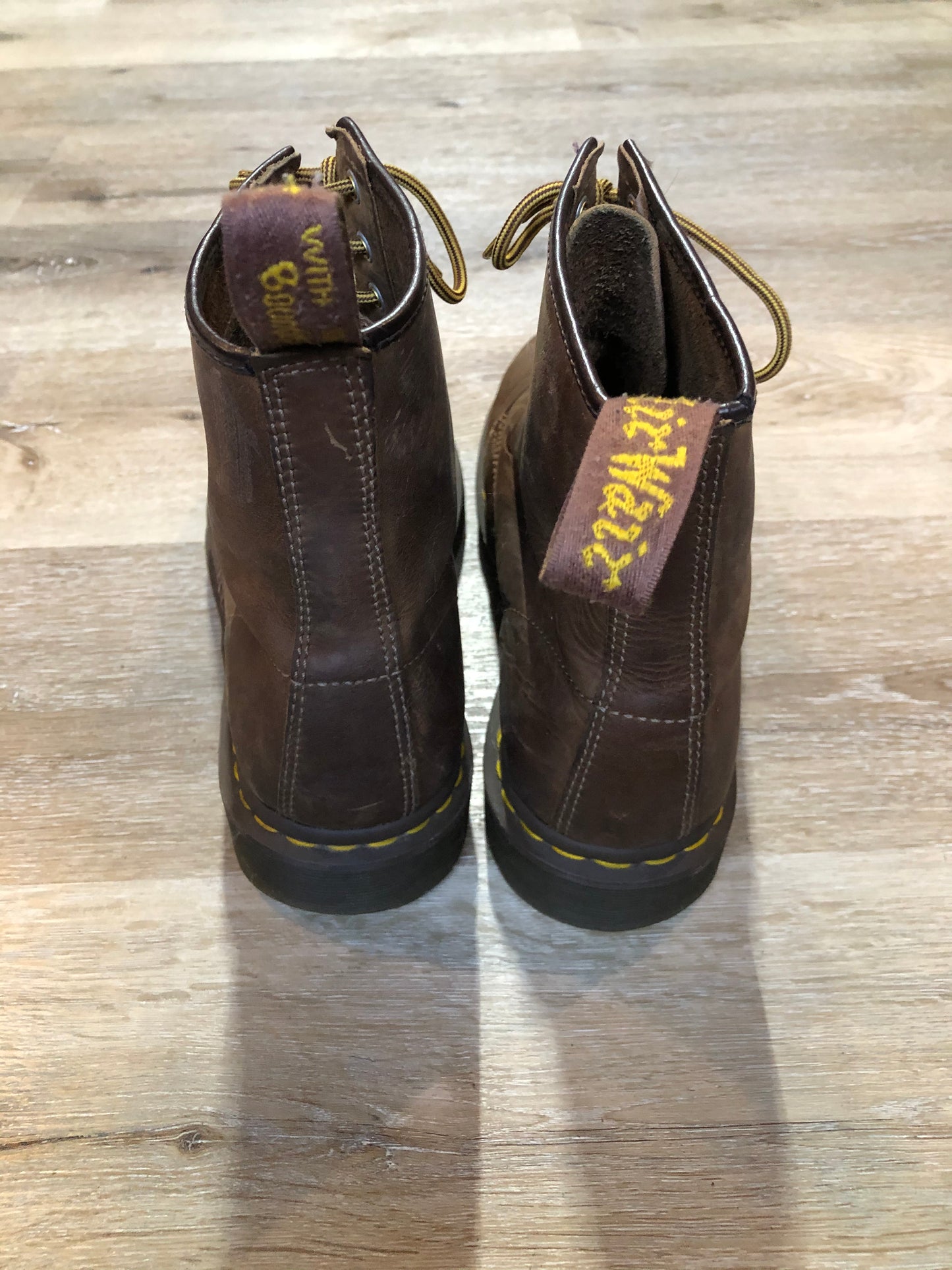 Kingspier Vintage - Doc Martens 1460 Original 8 eyelet boot in brown nubuck with smooth leather upper and iconic airwair sole.
Size 10 men’s