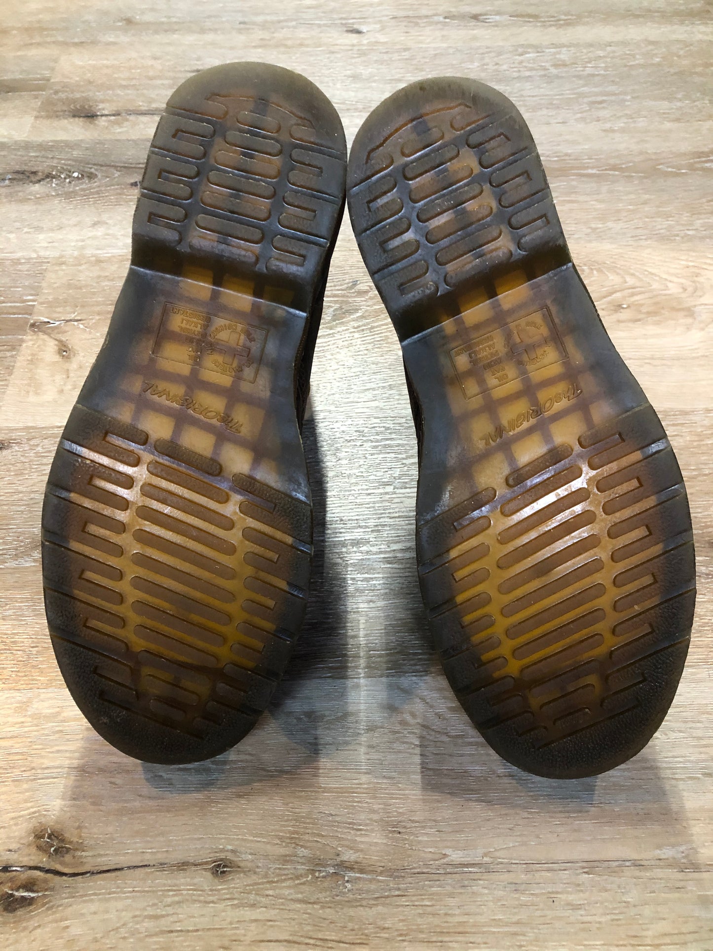 Kingspier Vintage - Doc Martens 1460 Original 8 eyelet boot in brown nubuck with smooth leather upper and iconic airwair sole.
Size 10 men’s