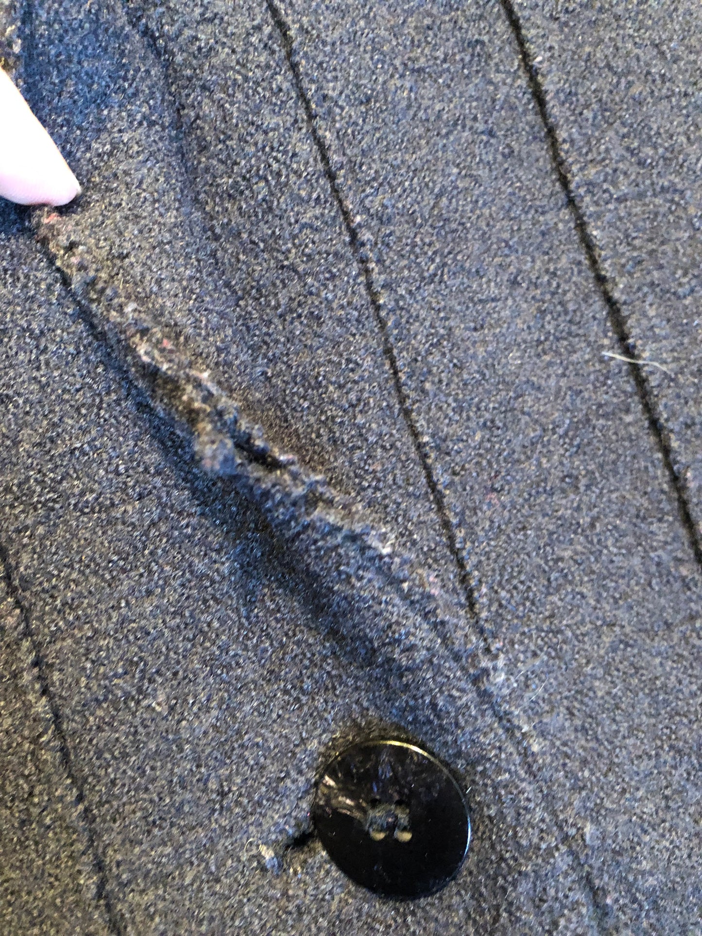 Kingspier Vintage - Vintage Hilary Radley 100% wool coat with shearling trim collar and cuffs, button closures and patch pockets.
Made in Canada.
Size 6.