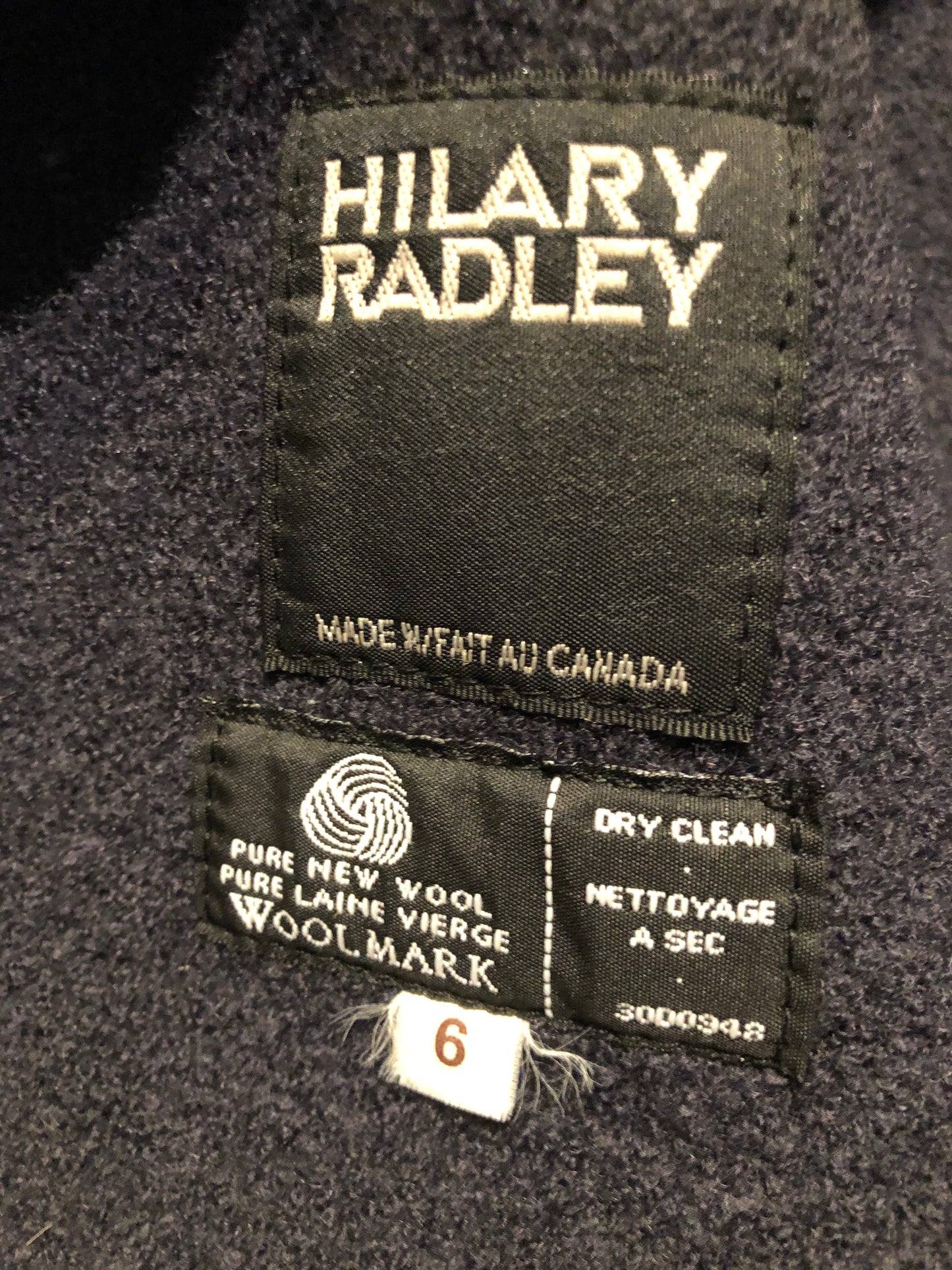 Kingspier Vintage - Vintage Hilary Radley 100% wool coat with shearling trim collar and cuffs, button closures and patch pockets.
Made in Canada.
Size 6.