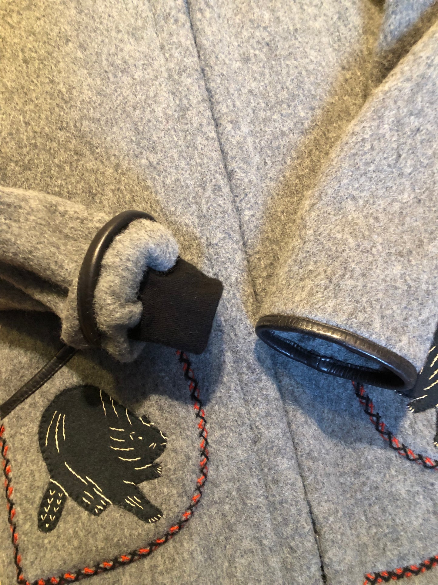Kingspier Vintage - Vintage James Bay 100% virgin wool northern parka in grey. This parka features a fur trimmed hood, zipper closure, patch pockets, quilted lining, storm cuffs, leather trim, custom embroidery and a beaver design in felt applique.
Made in Canada.
Size small.