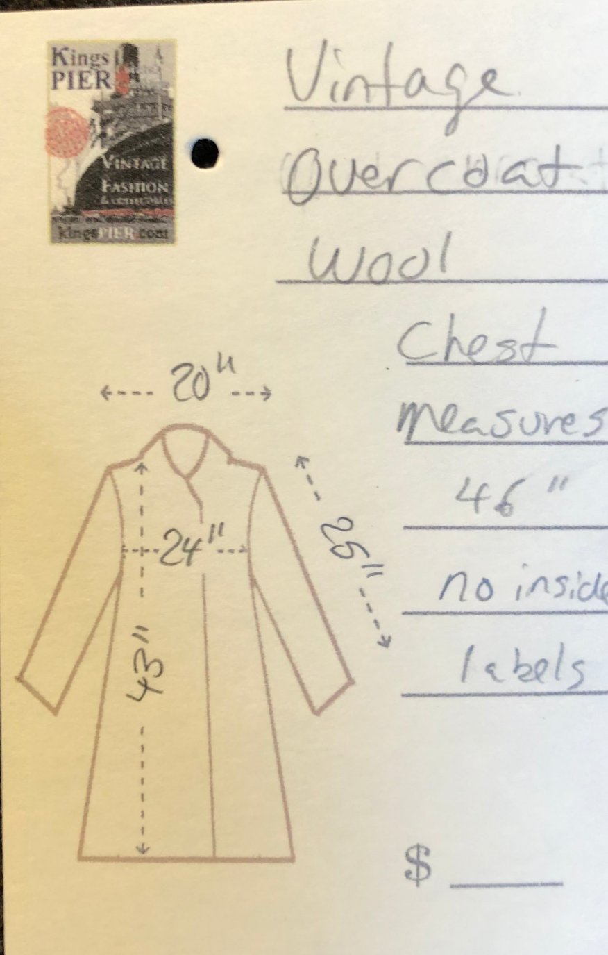 Kingspier Vintage - Vintage grey wool overcoat with button closures, two front pockets and a satin lining.
There are no labels inside this coat.