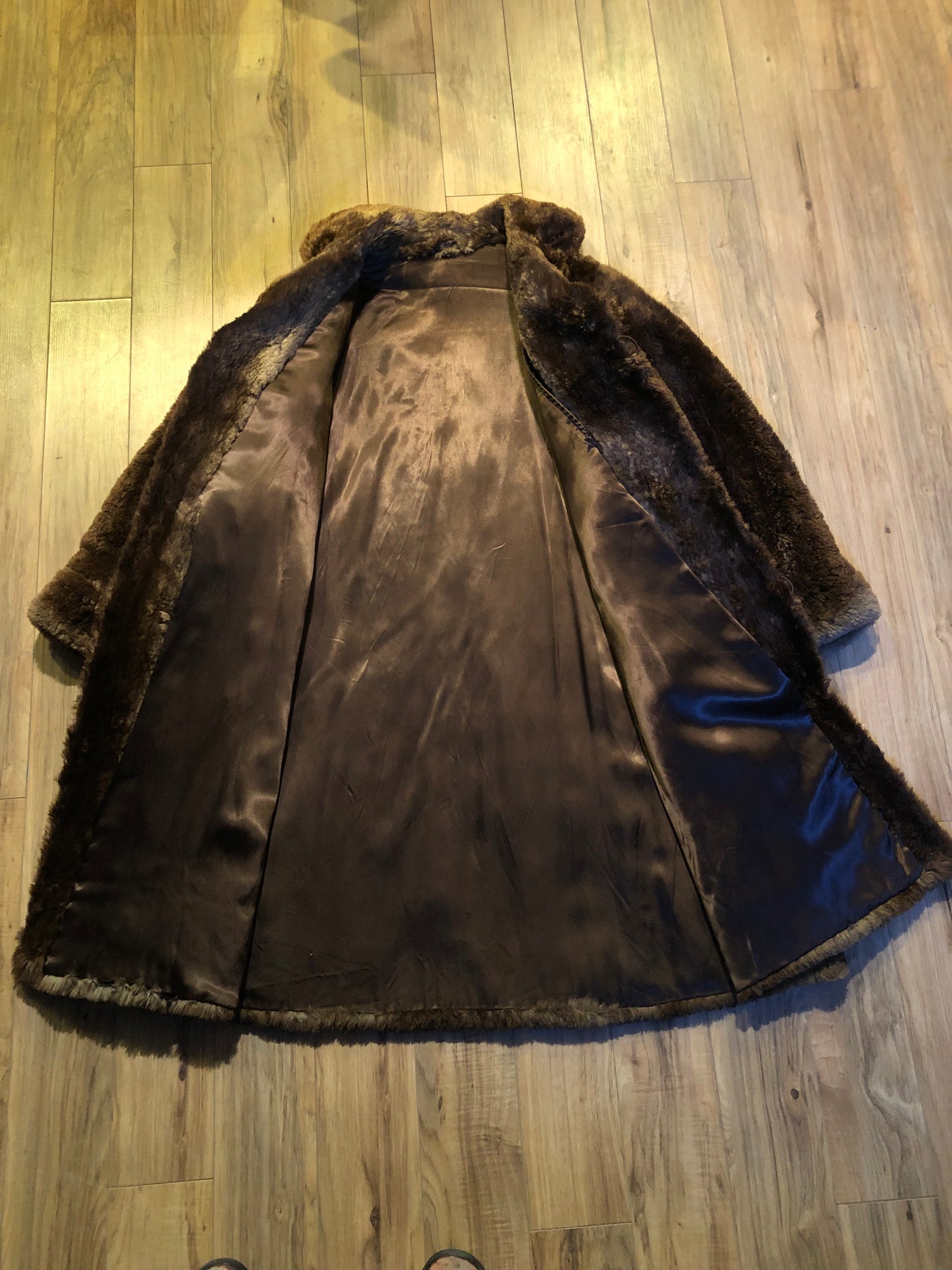 Kingspier Vintage - Vintage Vogue Furriers long fur coat circa 1970’s features leather button closures, two front pockets abd a brown satin lining.
Made in Nova Scotia, Canada.
Size Large.