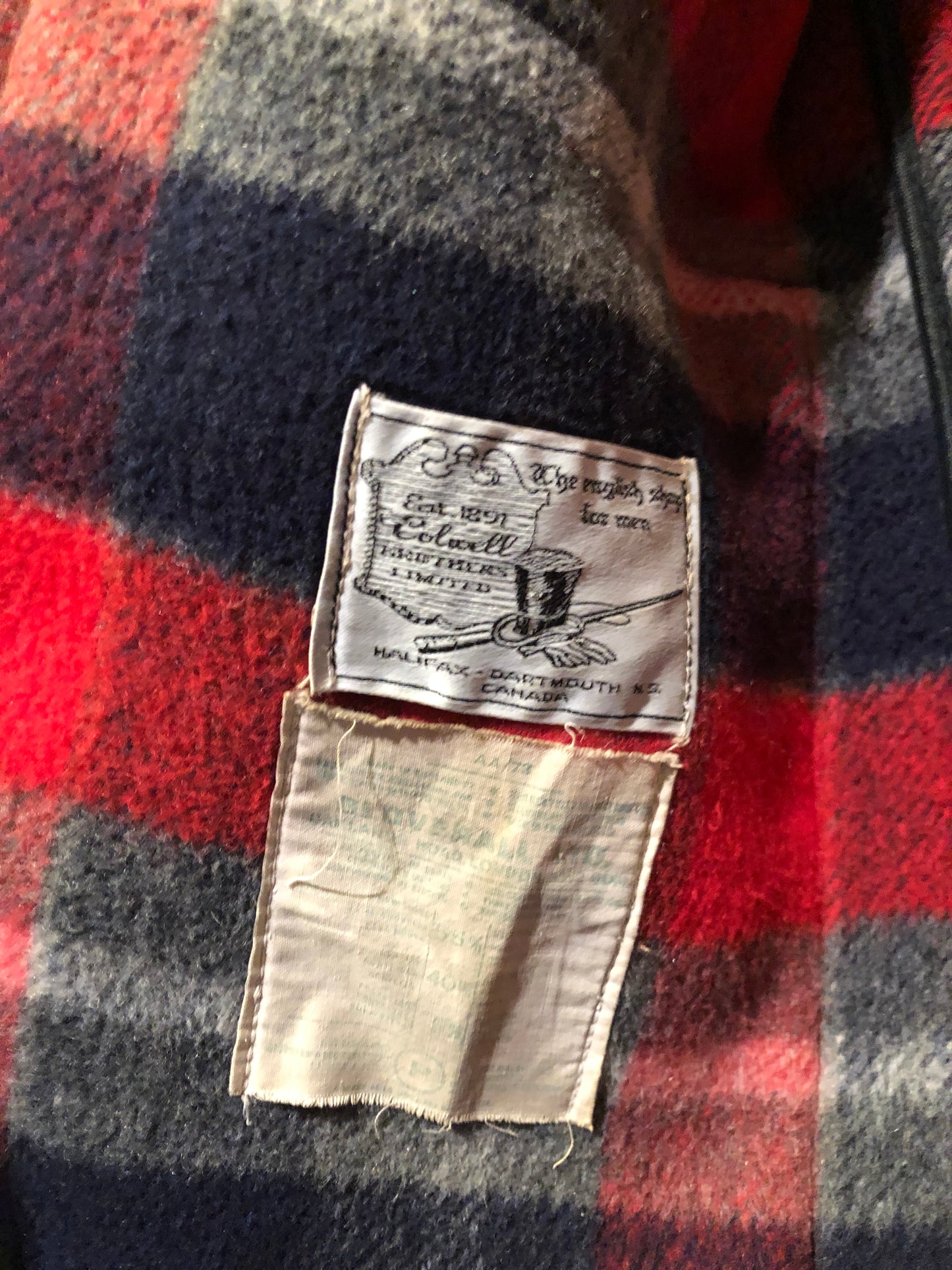 Kingspier Vintage - Vintage Gloverall wool blend duffle coat in navy with zipper and bone toggle closures, flap pockets and a red plaid lining.
Made in England.
Size 42.
Shoulder to shoulder - 20”
Shoulder to wrist - 26”
Armpit to armpit - 24”
Front length - 37”
*All items have been laid flat to measure.
This coat is in great vintage condition with some wear in the cuffs and hem.