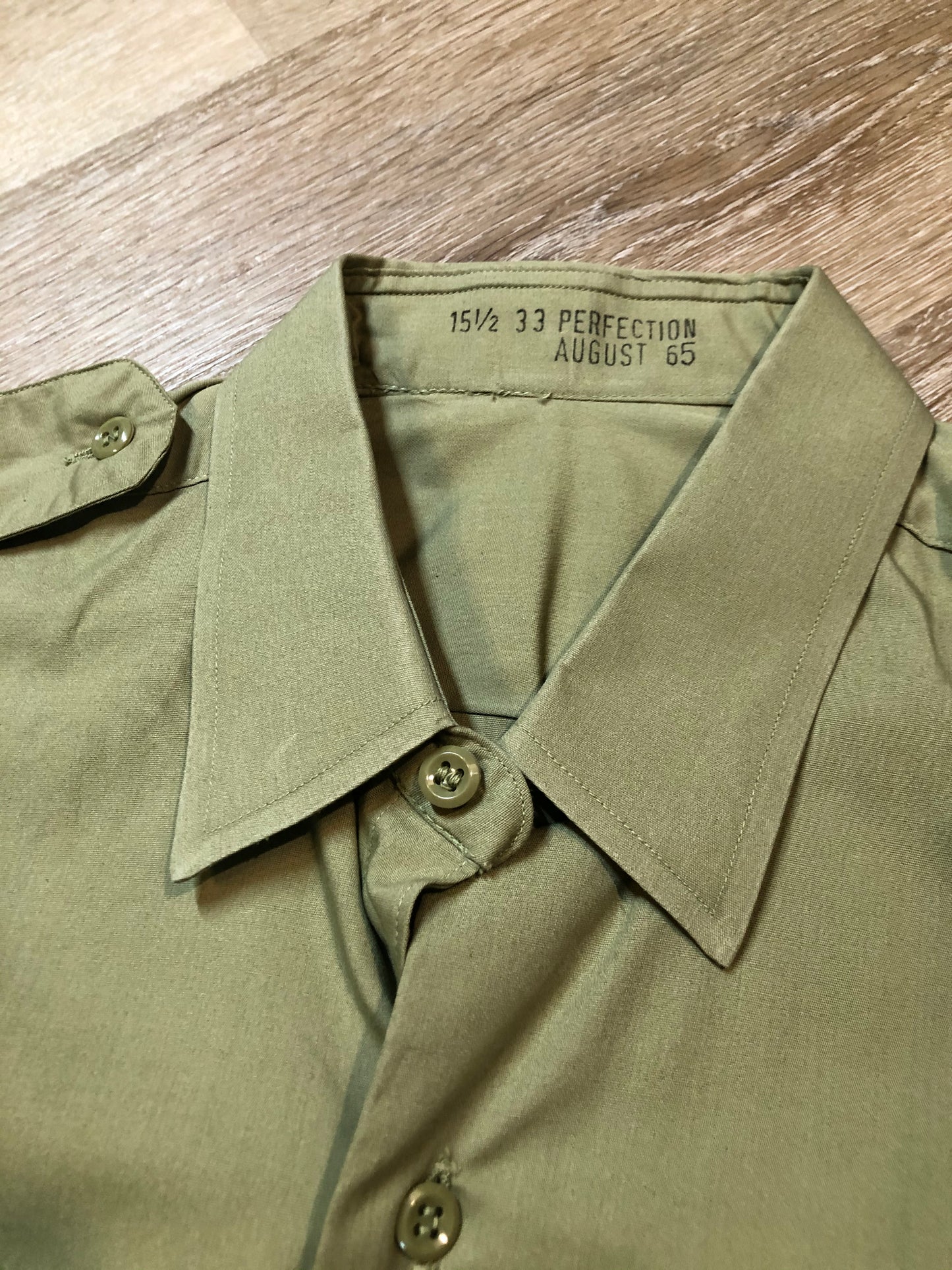 Kingspier Vintage - Vintage 1965 Military issue, beige button up shirt. Mens size medium.