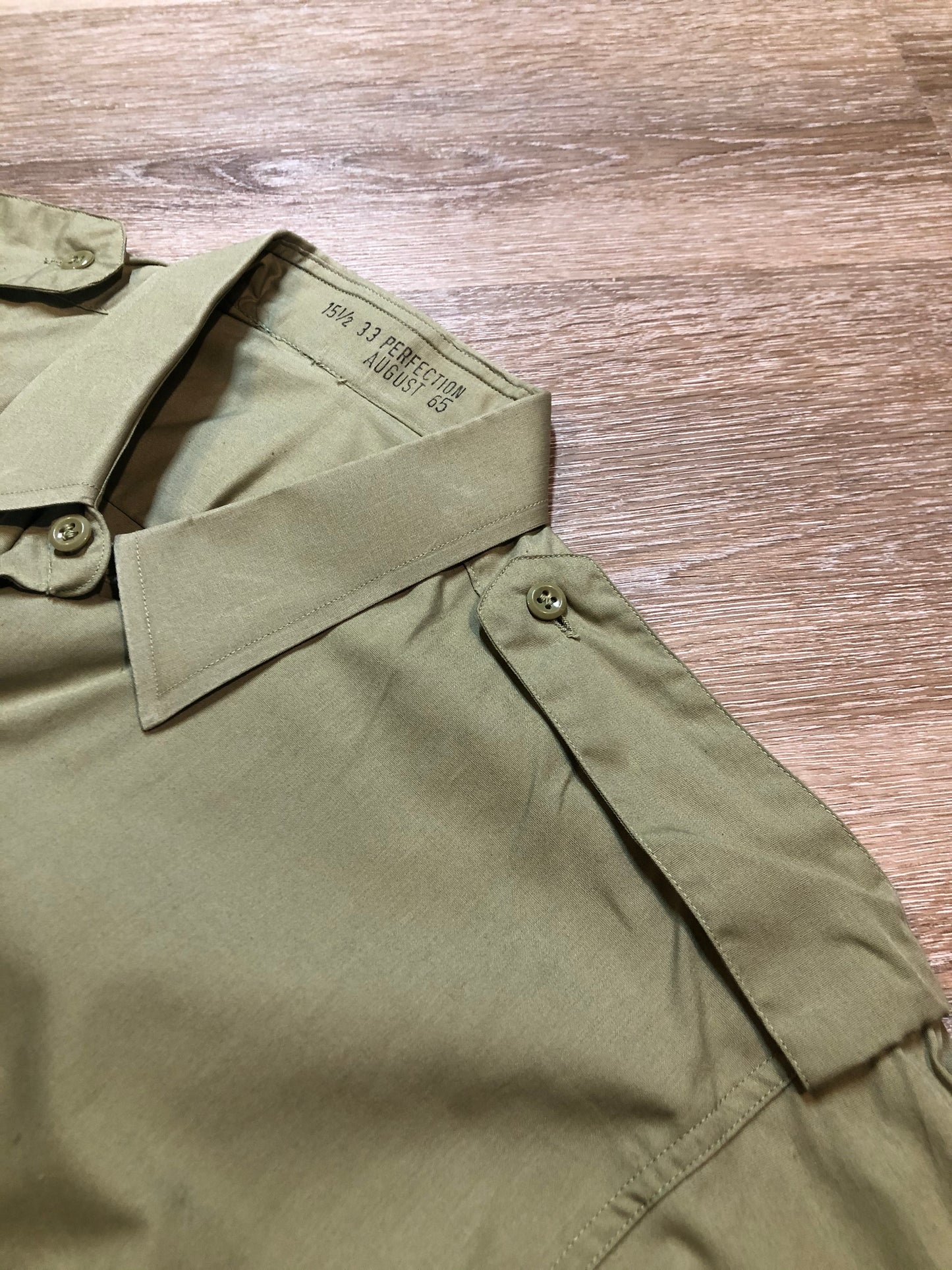 Kingspier Vintage - Vintage 1965 Military issue, beige button up shirt. Mens size medium.