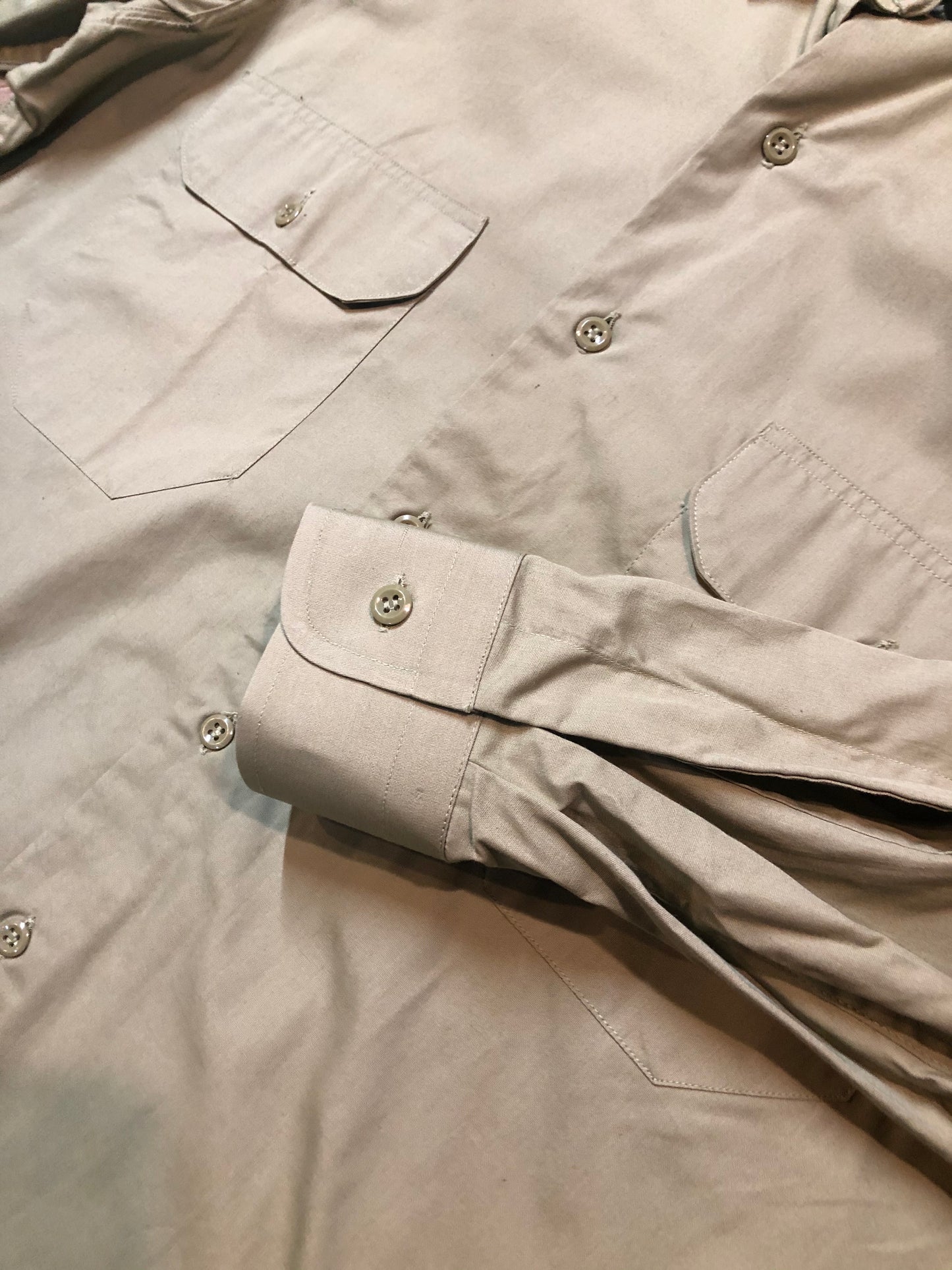 Kingspier Vintage - Vintage 1965 Military issue, beige button up shirt. Mens size medium.