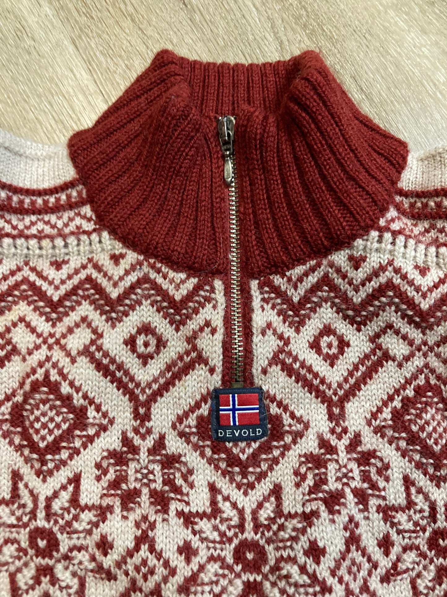 Kingspier Vintage - Vintage Devold Original 100% wool quarter zip sweater in red Norwegian design.
Made in Norway.
Size small.