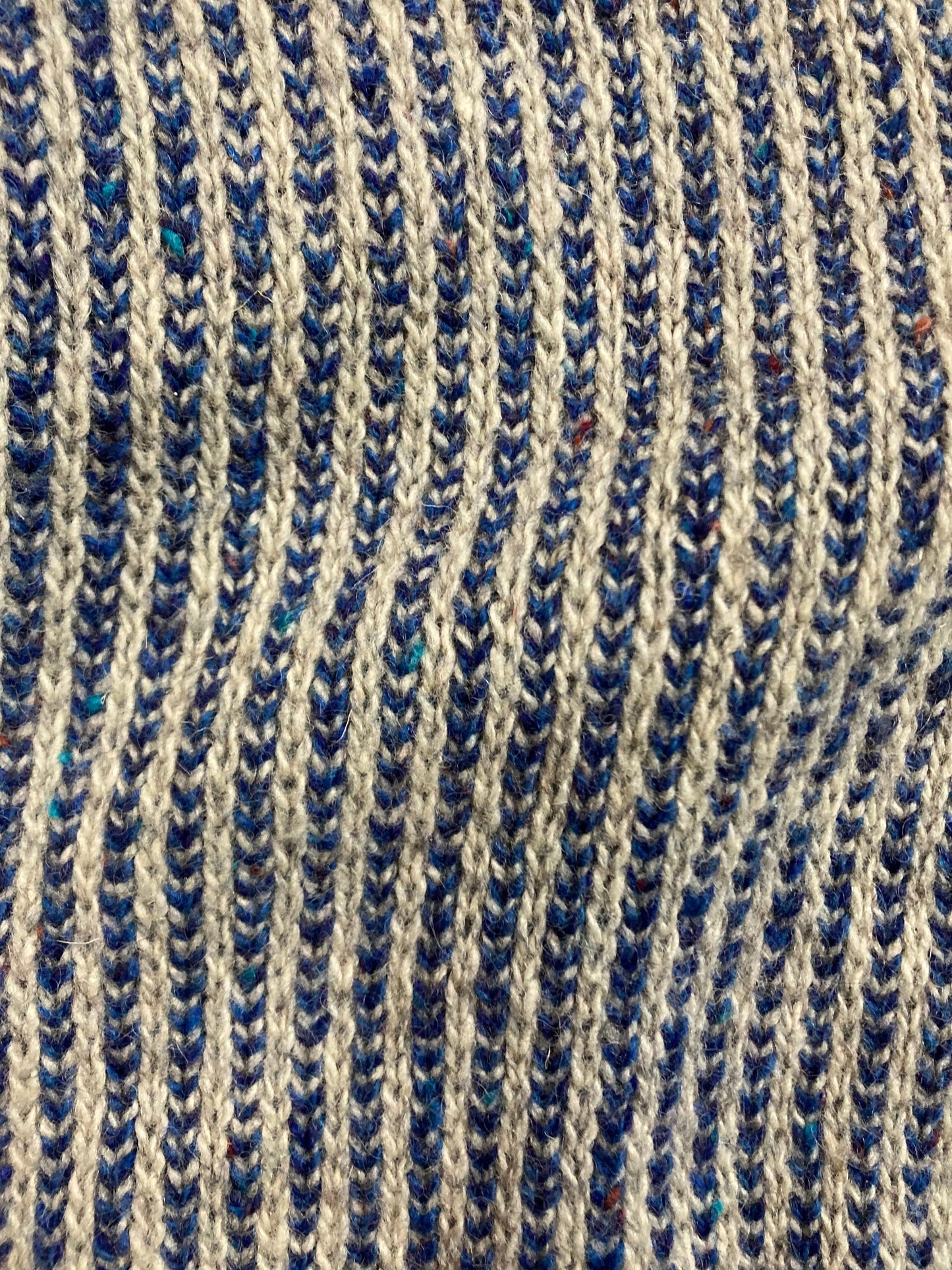 Kingspier Vintage - Vintage R.E.I. “Quality Outdoor Gear and Clothing” 100%wool pullover with shawl collar.
Made in USA.
Size medium.
