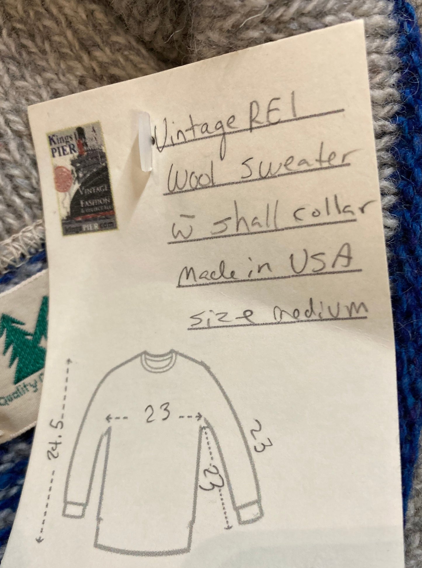 Kingspier Vintage - Vintage R.E.I. “Quality Outdoor Gear and Clothing” 100%wool pullover with shawl collar.
Made in USA.
Size medium.