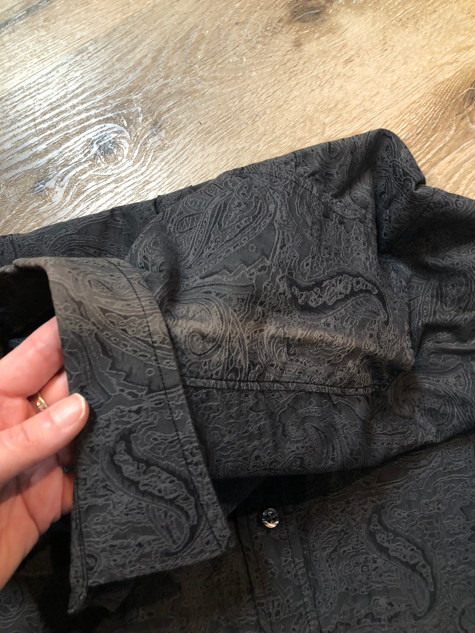 Kingspier Vintage - Tasso Ella grey paisley print. Mens size medium.