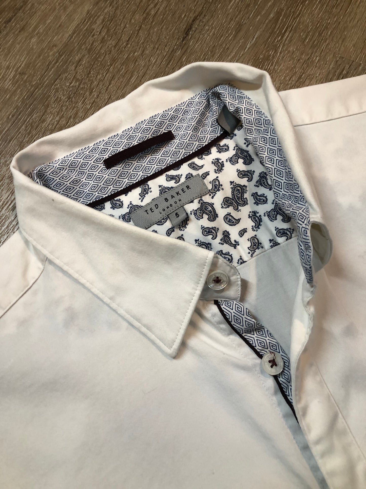 Kingspier Vintage - Ted Baker London white button up shirt. Mens size small.