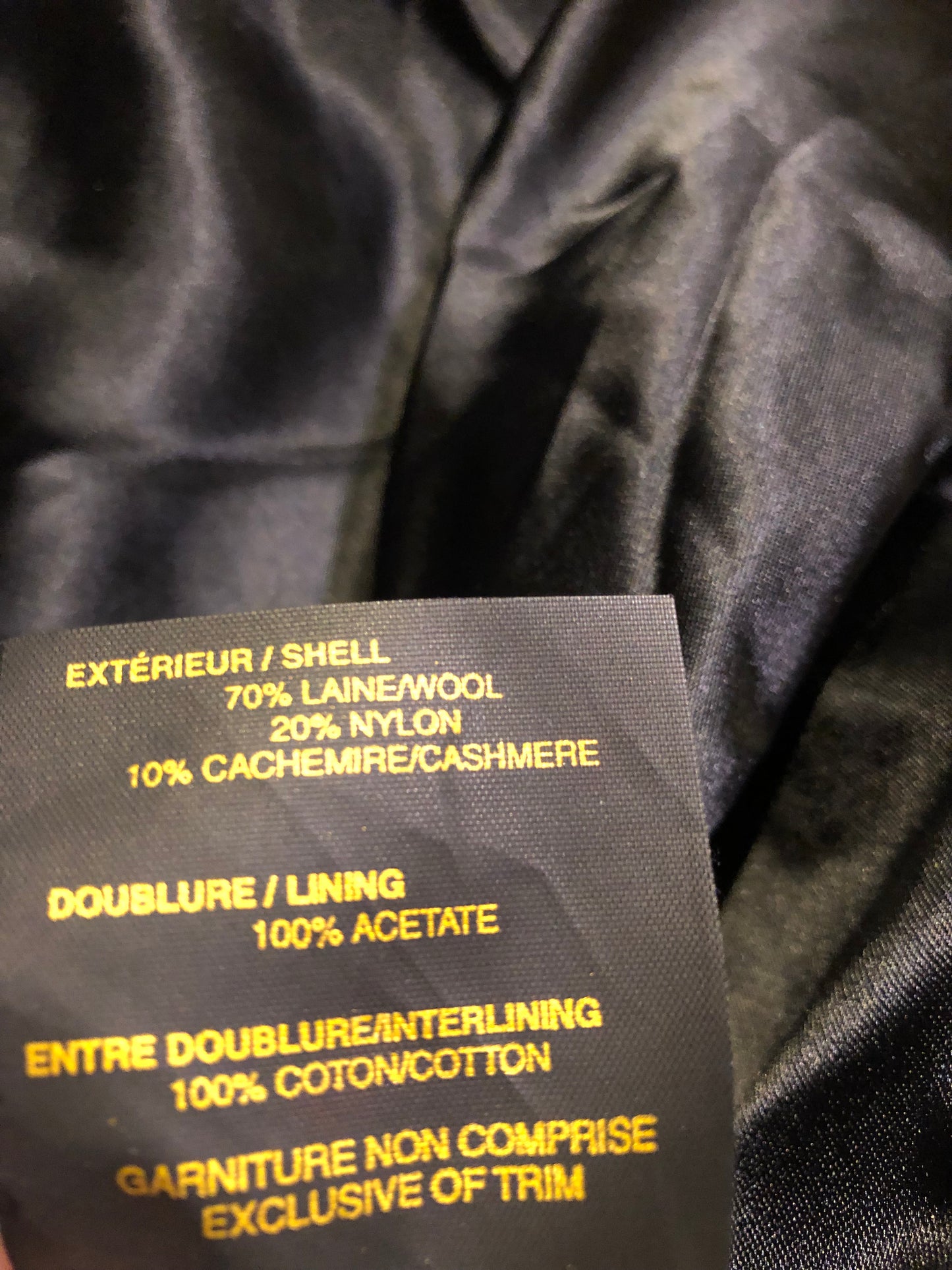 Kingspier Vintage - Vintage Luba limited edition lambswool blend long black coat with woven detail on the front, button closures, two pockets in the front and a satin lining.
Made in Romania.
Size 16.