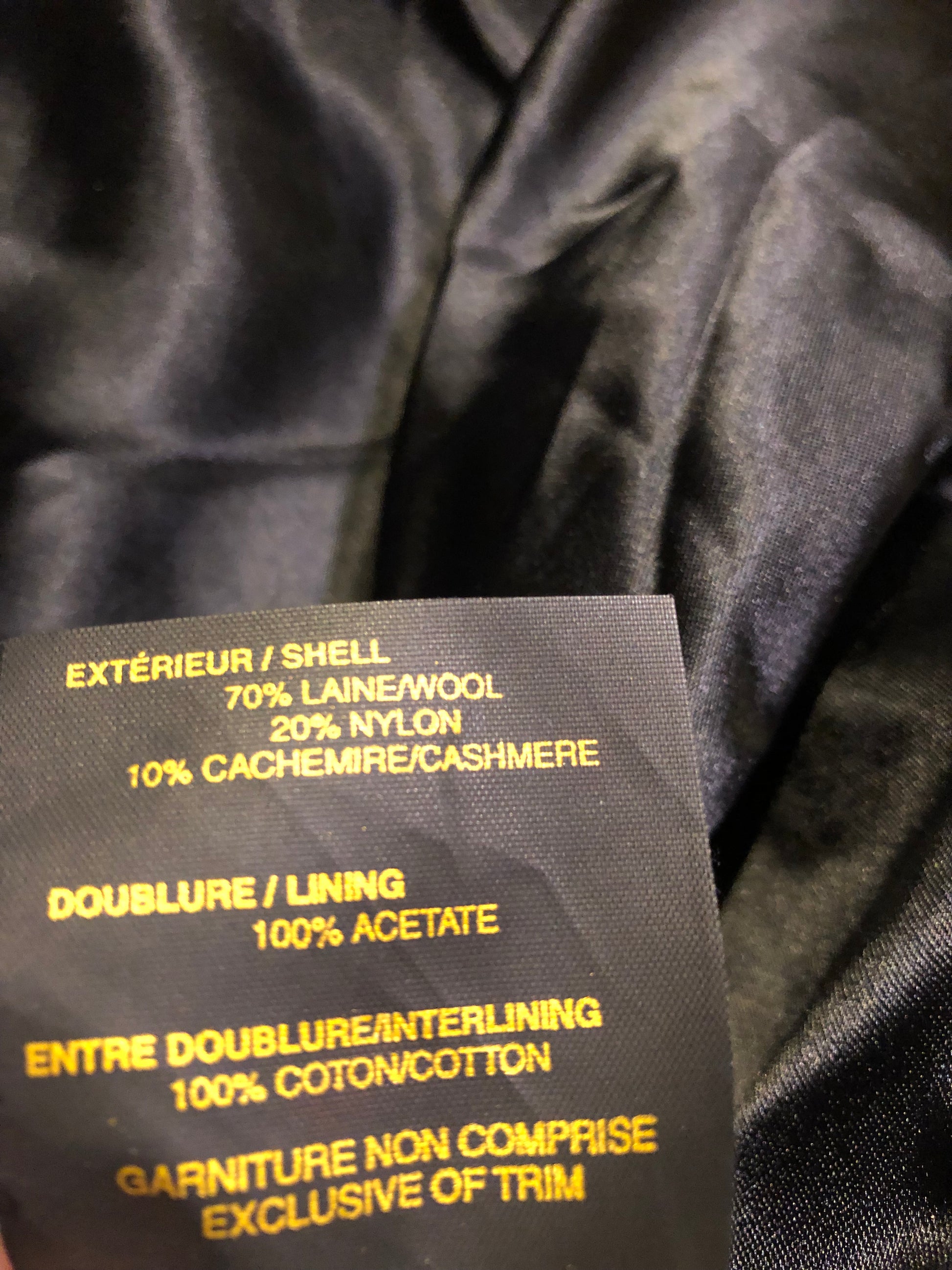 Kingspier Vintage - Vintage Luba limited edition lambswool blend long black coat with woven detail on the front, button closures, two pockets in the front and a satin lining.
Made in Romania.
Size 16.
