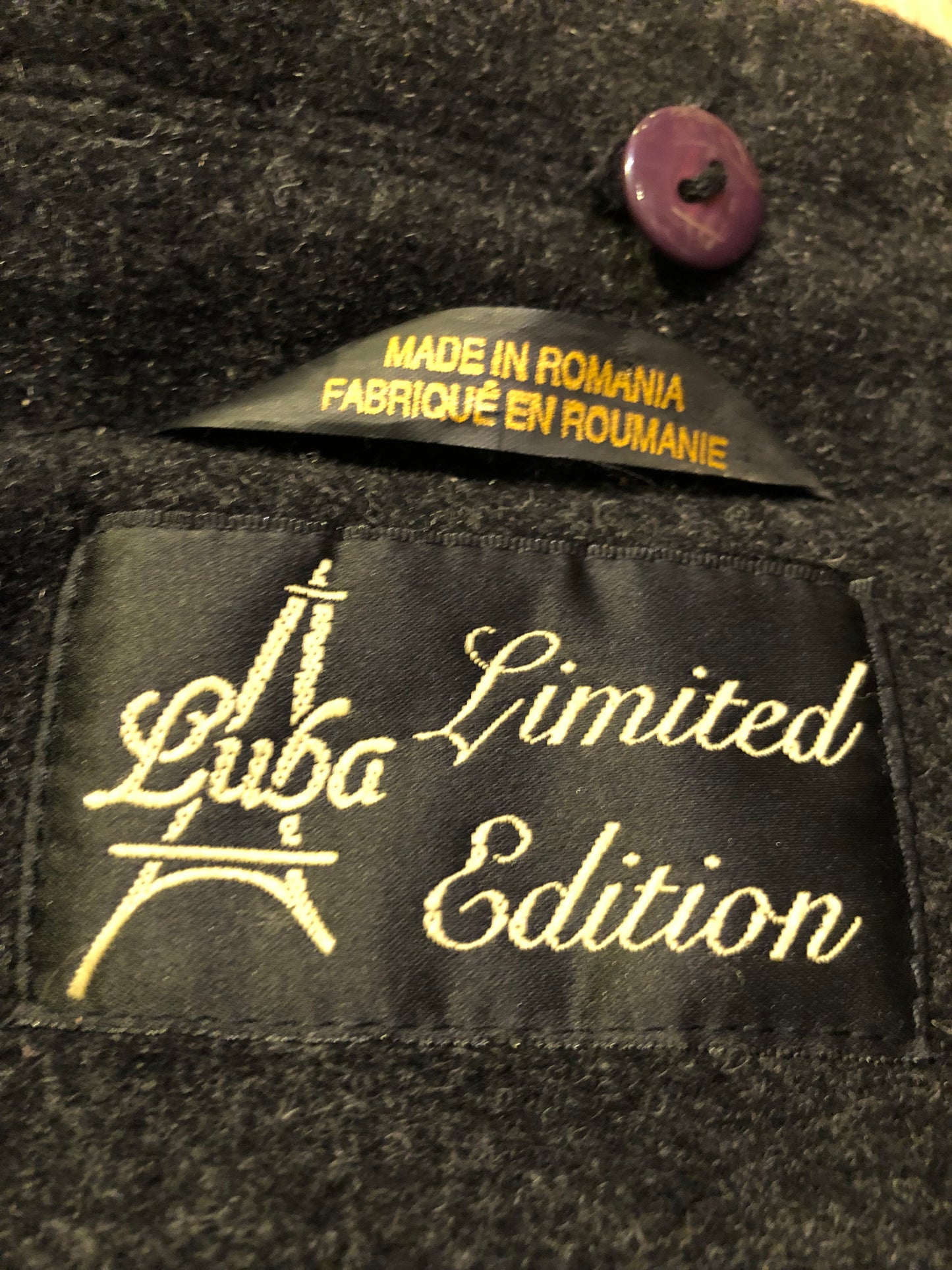 Kingspier Vintage - Vintage Luba limited edition lambswool blend long black coat with woven detail on the front, button closures, two pockets in the front and a satin lining.
Made in Romania.
Size 16.