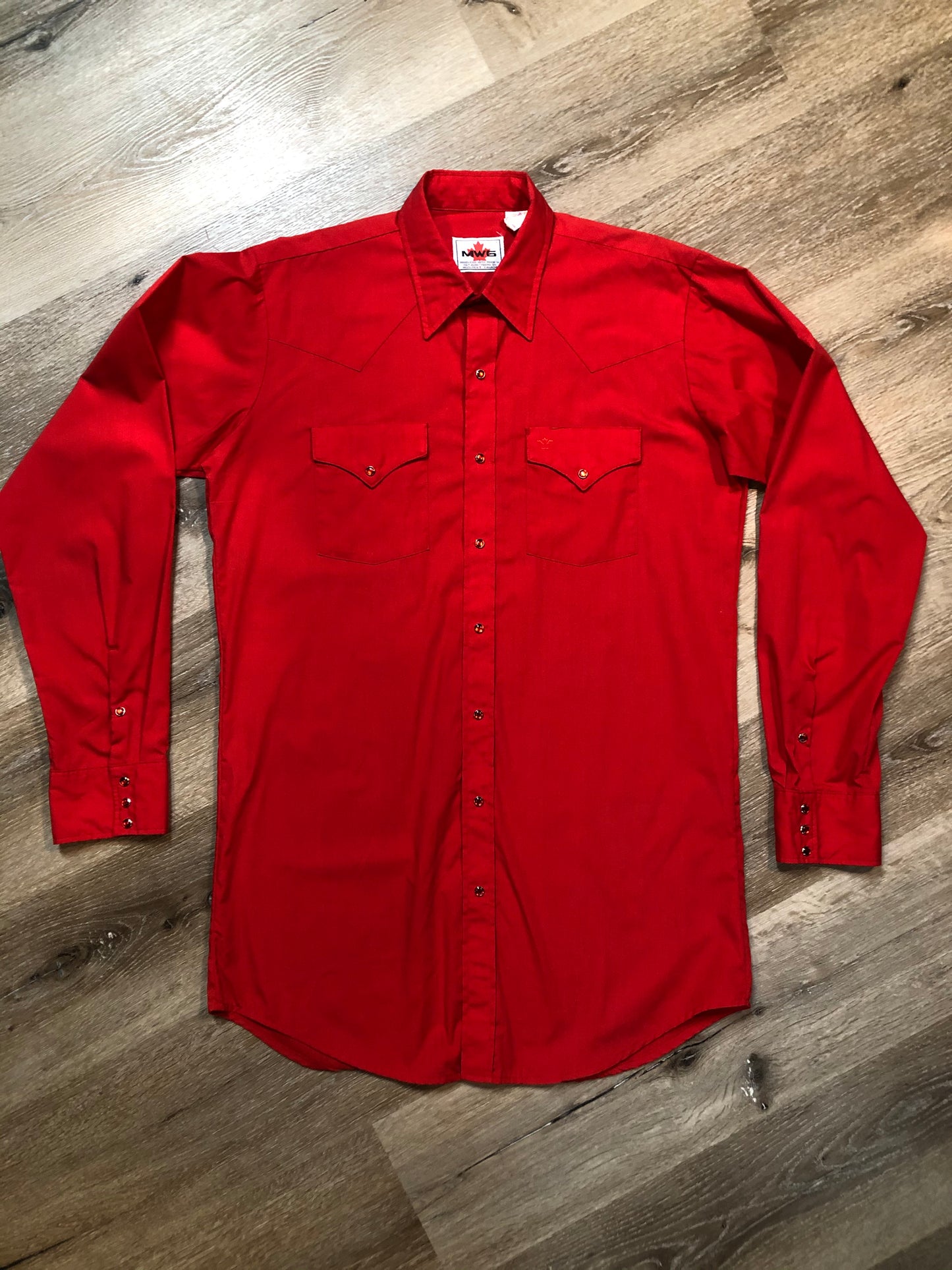 Kingspier Vintage - MWG red western style button up shirt. Cotton and polyester blend. Mens size large.