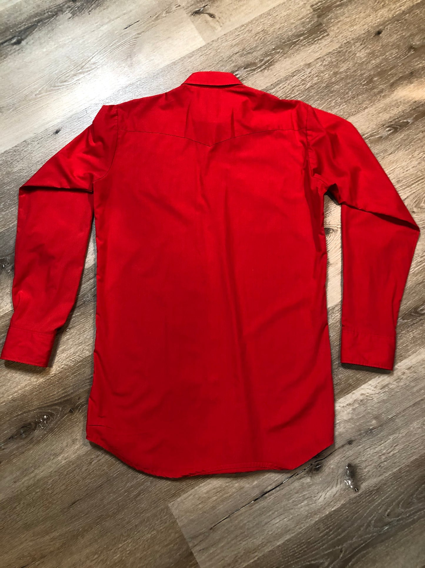 Kingspier Vintage - MWG red western style button up shirt. Cotton and polyester blend. Mens size large.