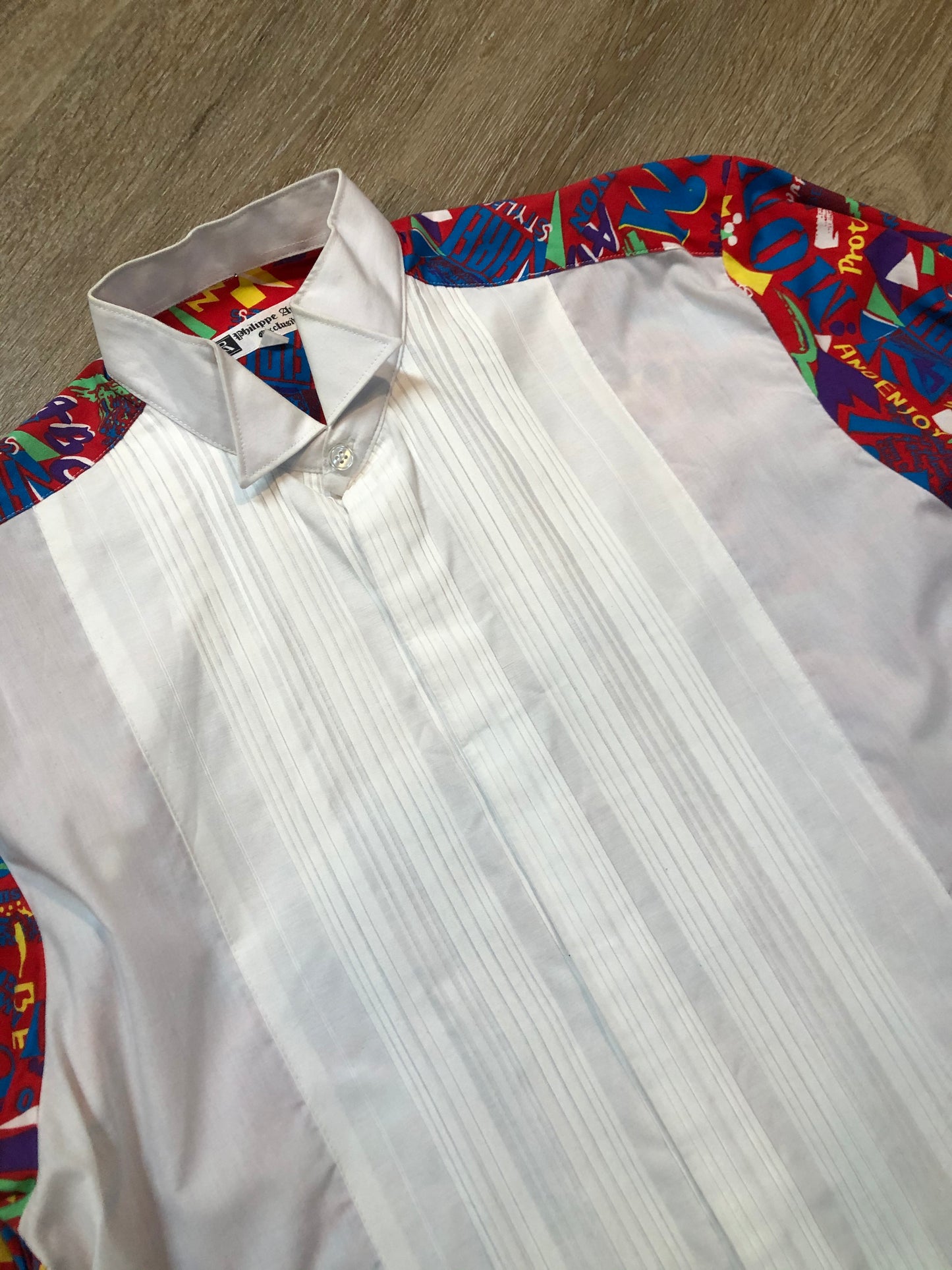 Kingspier Vintage - Vintage Philippe Anton Tuxedo White and Multi-Coloured Design Made in Australia. Cotton blend. Mens size 41.
