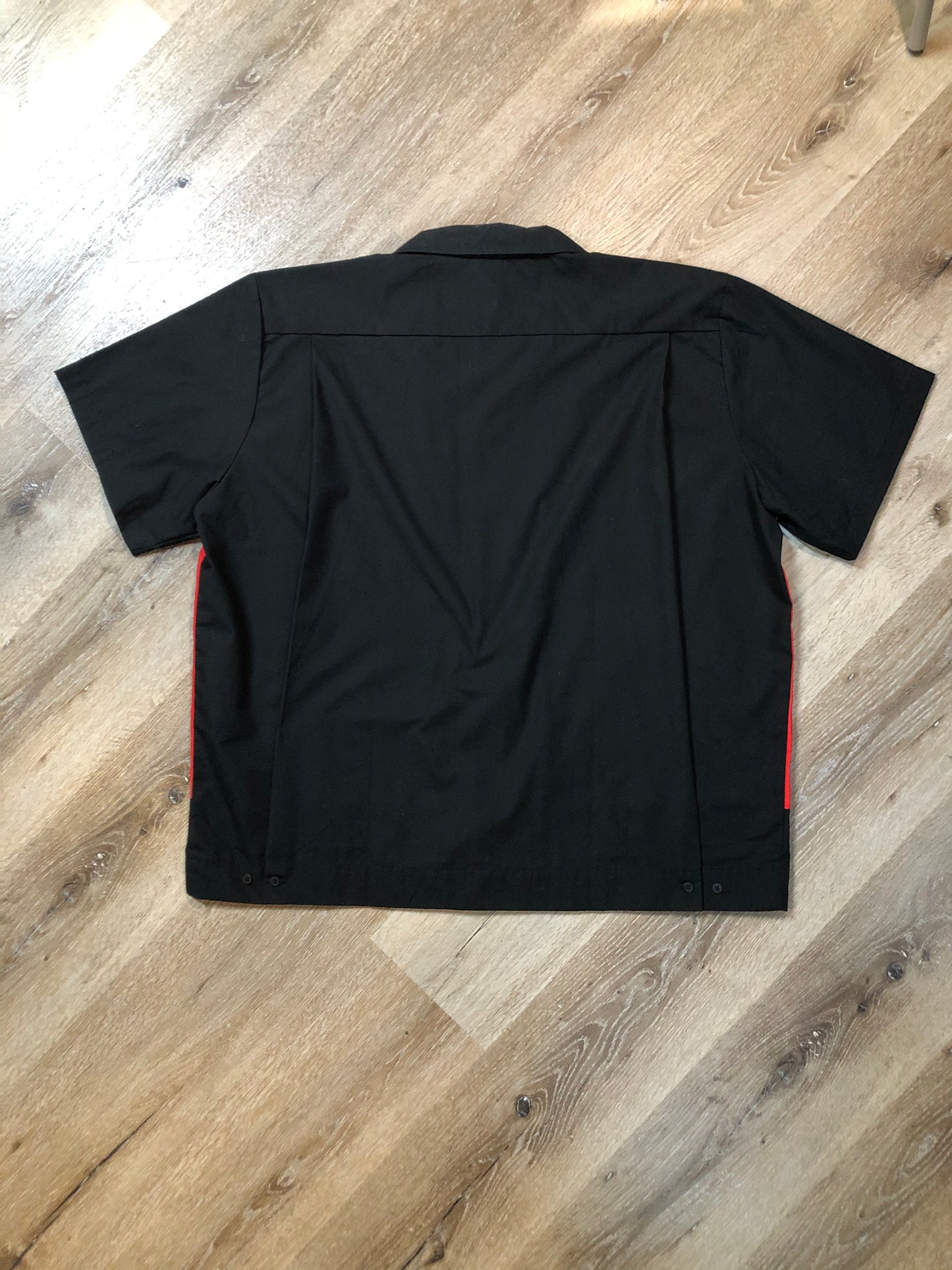 Kingspier Vintage - Hilton black and red button up bowling shirt. Cotton blend. Mens size XL.
