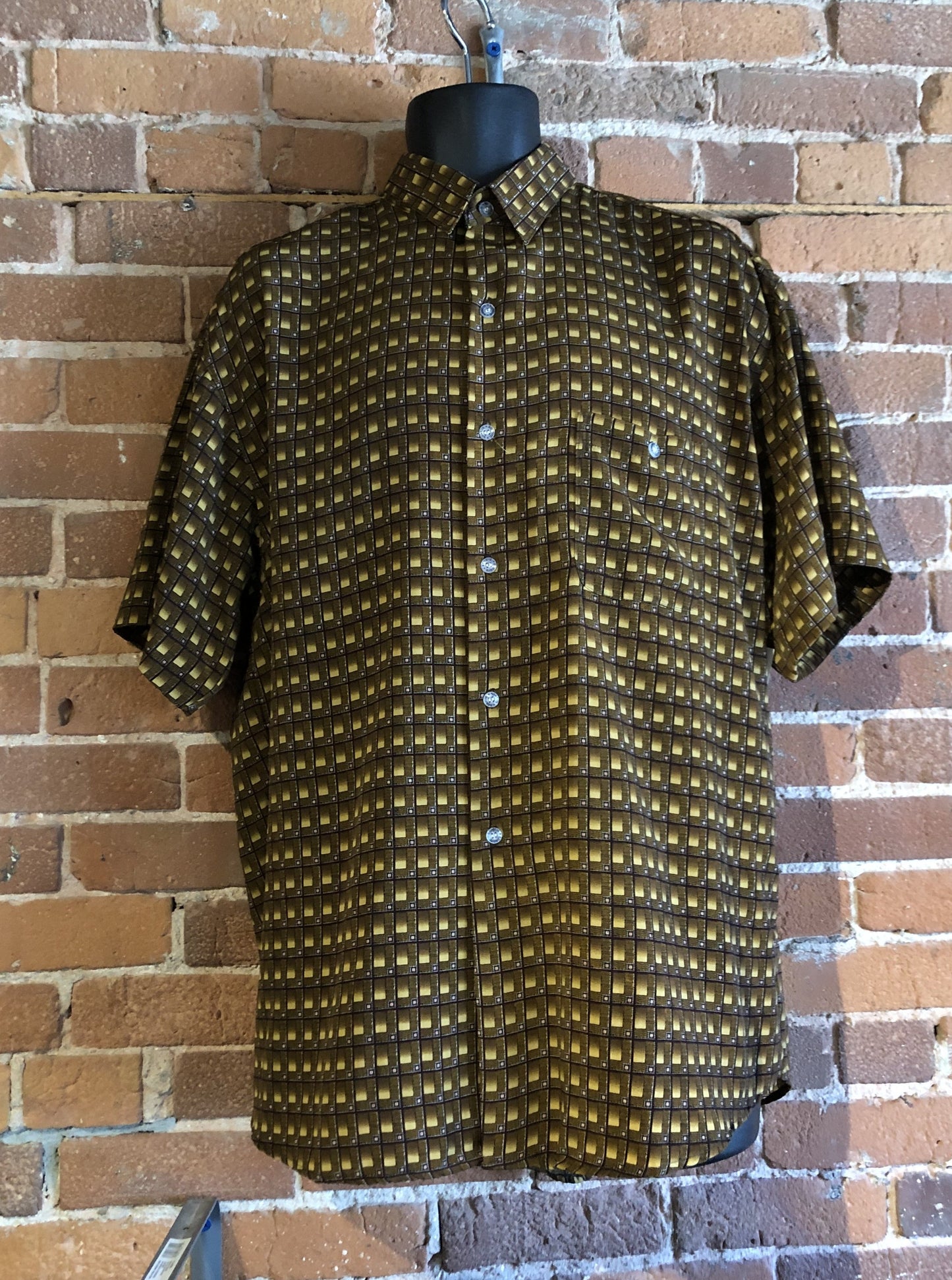 Kingspier Vintage - Vintage Soneite short sleeve button up shirt with brown and beige design. 100% silk. Size large mens.