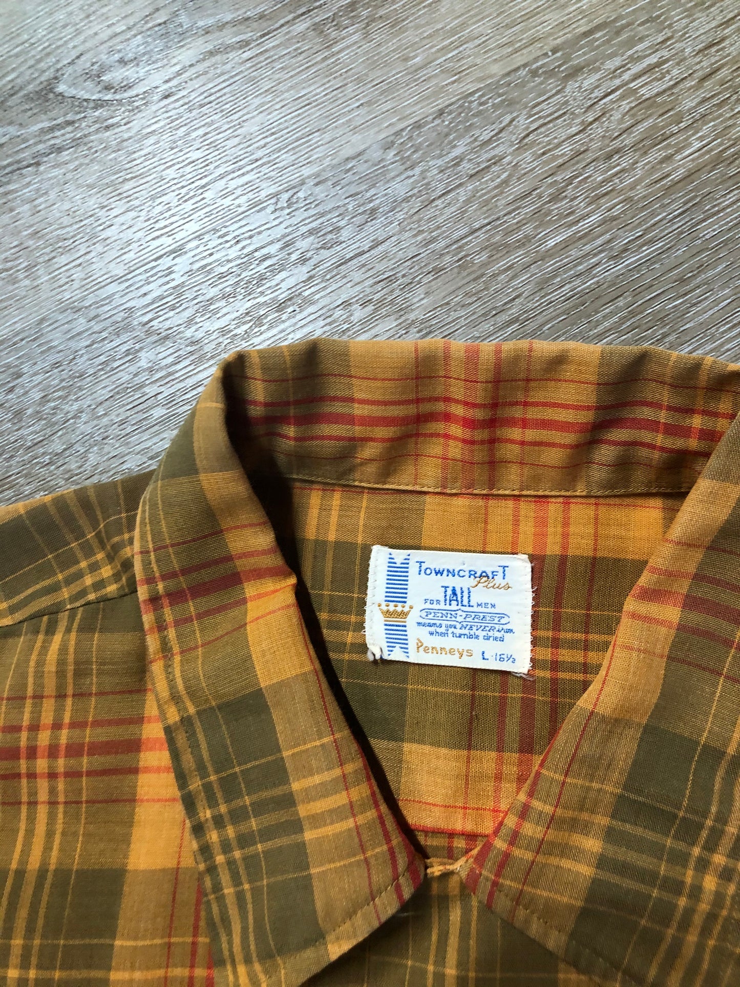 Kingspier Vintage - Vintage TownCraft orange plaid button up shirt for tall men, size large.