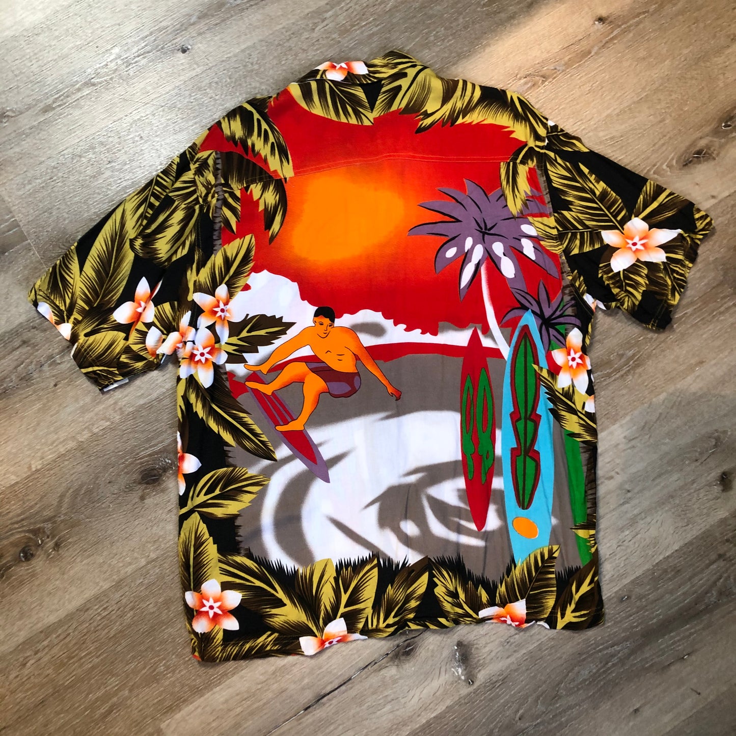 Kingspier Vintage - Thumbs Up Sportswear Hawaiian short sleeve button up shirt with multi colour surfing motif. Size medium mens.