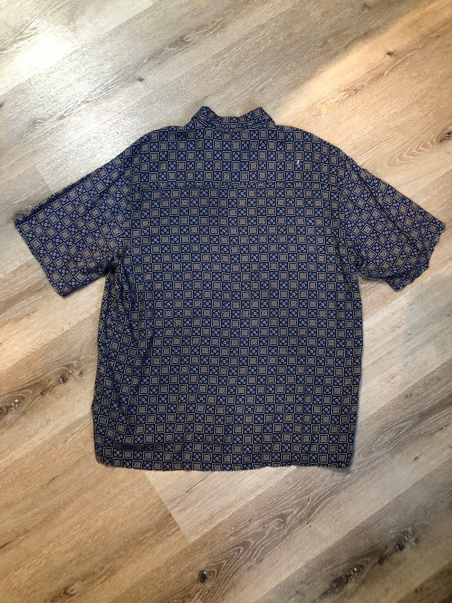 Kingspier Vintage - Puritan short sleeve button up shirt with blue, beige and black design. Size large mens.